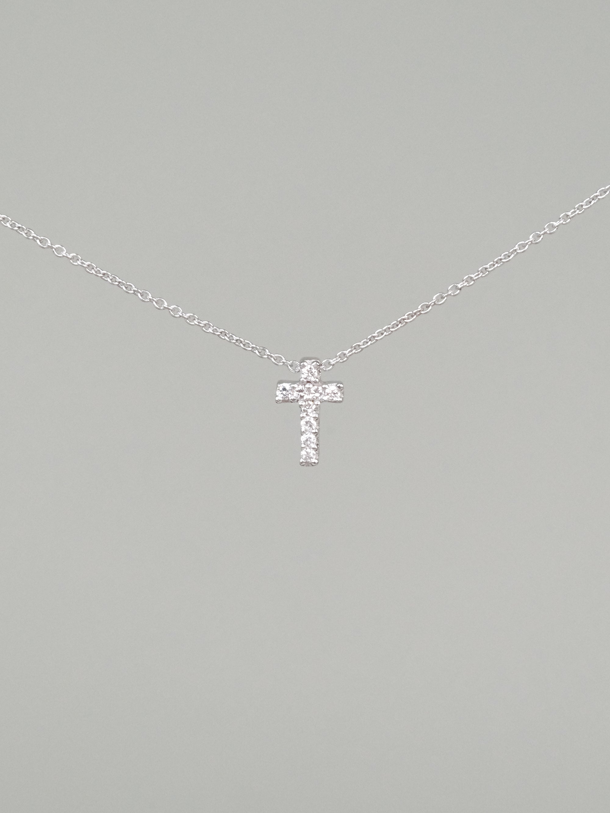 Collana in oro 18kt e diamanti con Croce