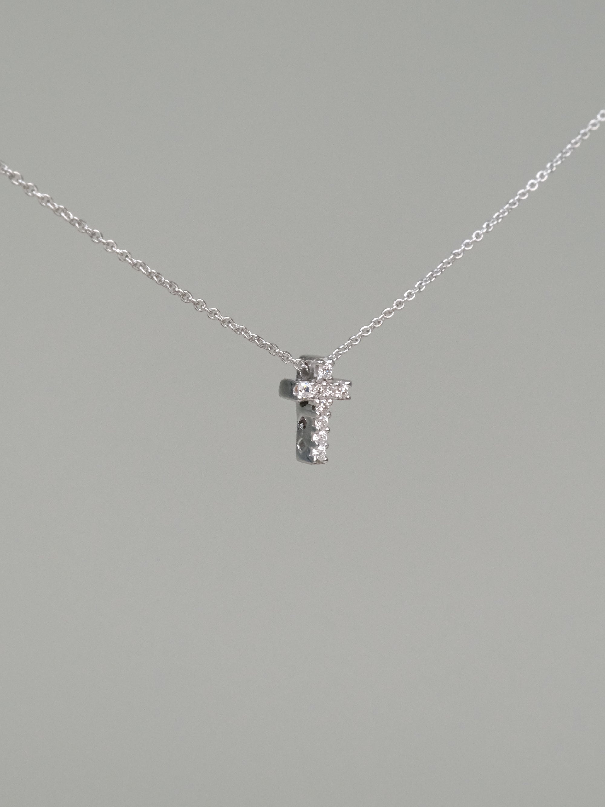 Collana in oro 18kt e diamanti con Croce