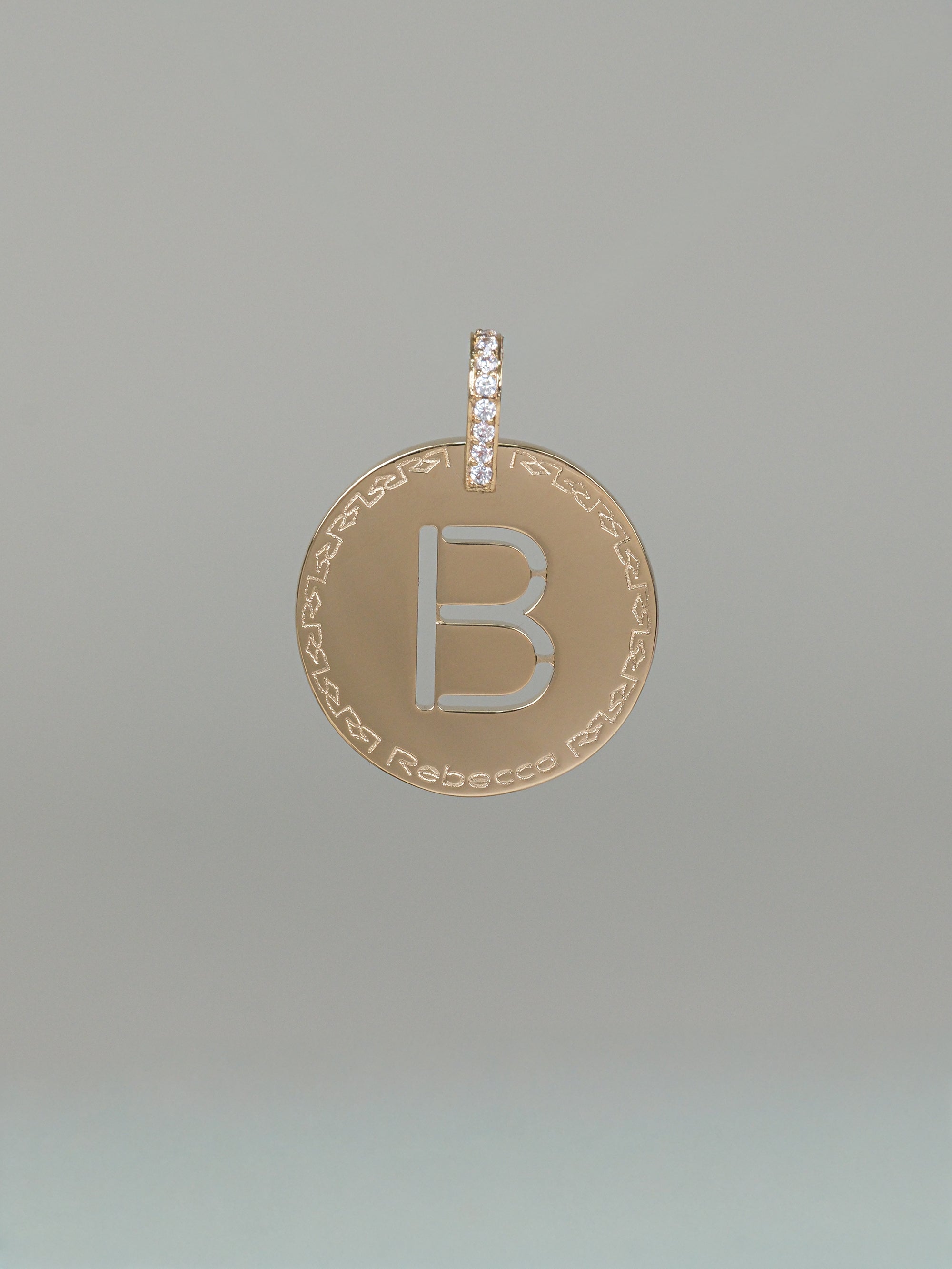 Collana lunga con iniziale grande