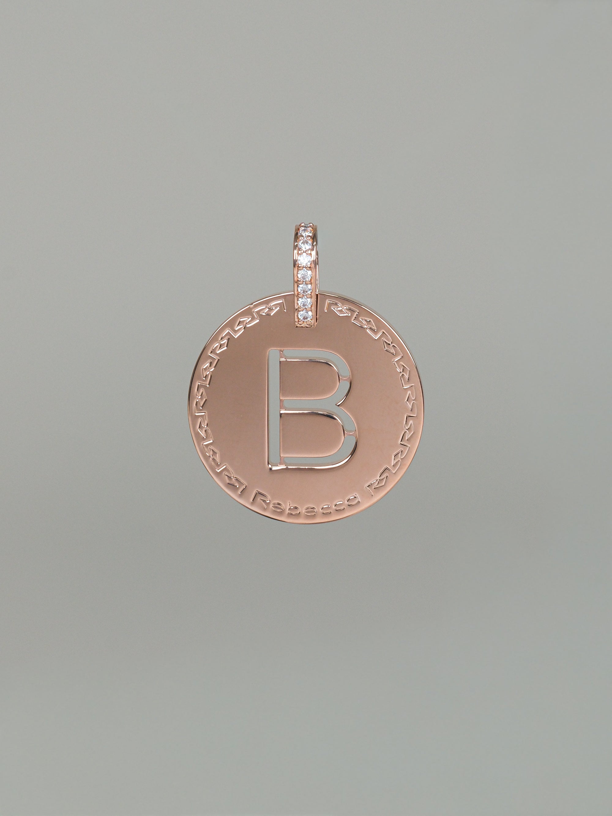 Collana lunga con iniziale grande