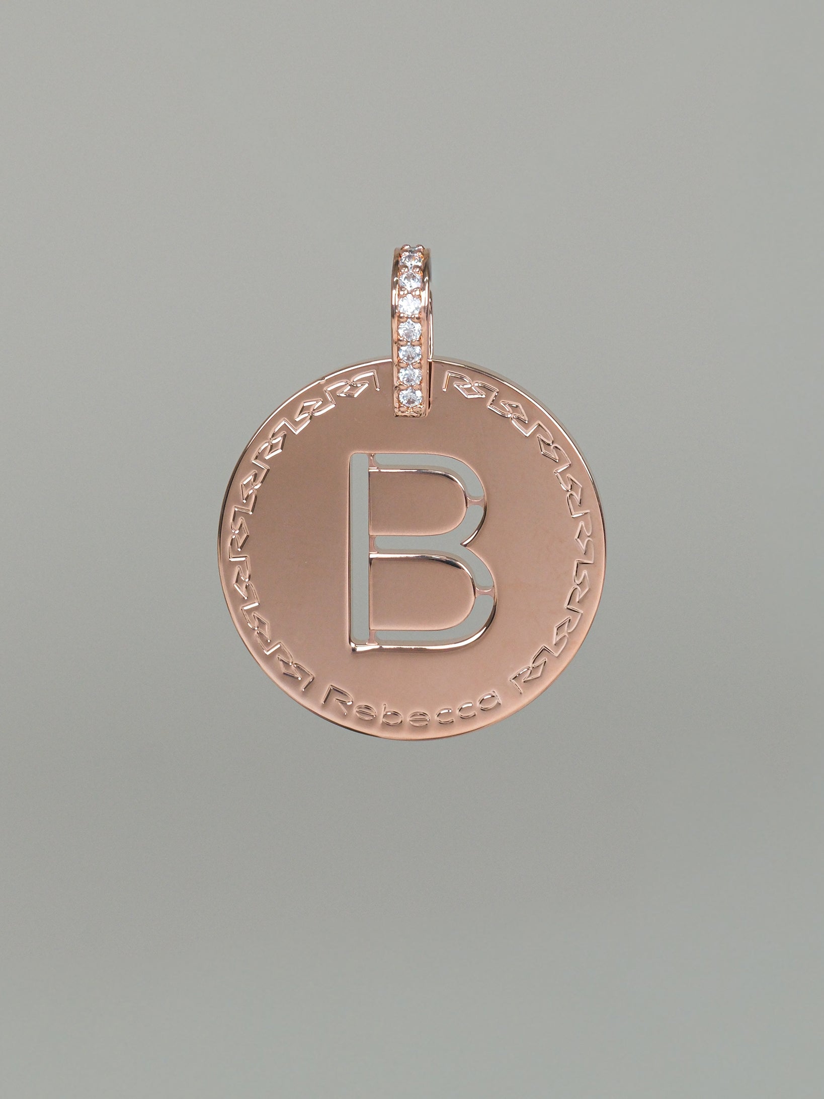 Collana lunga con iniziale grande