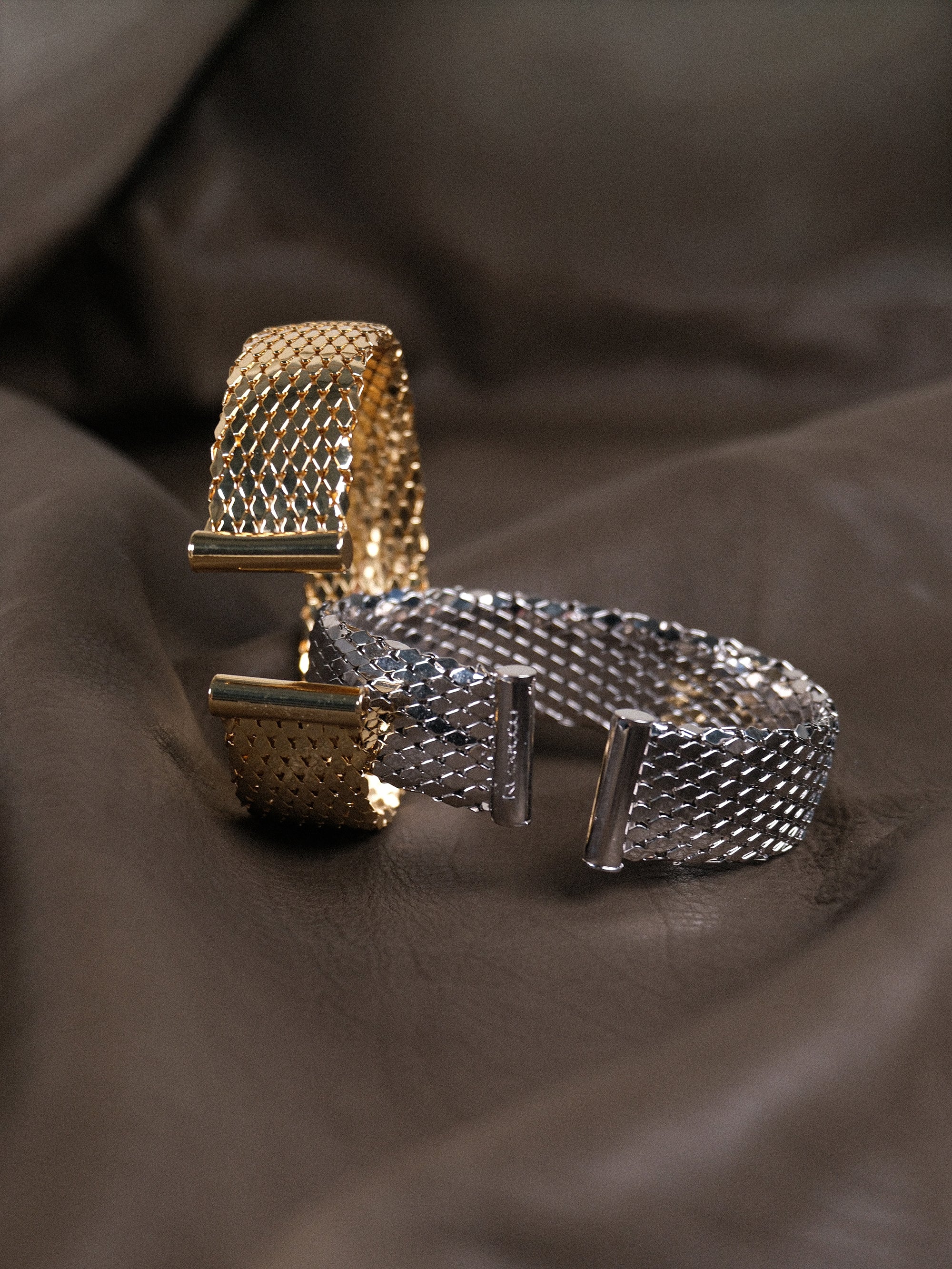 Bracciale rigido medio texture squama