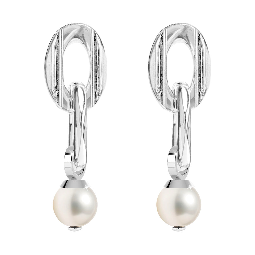 Orecchini pendenti e perle