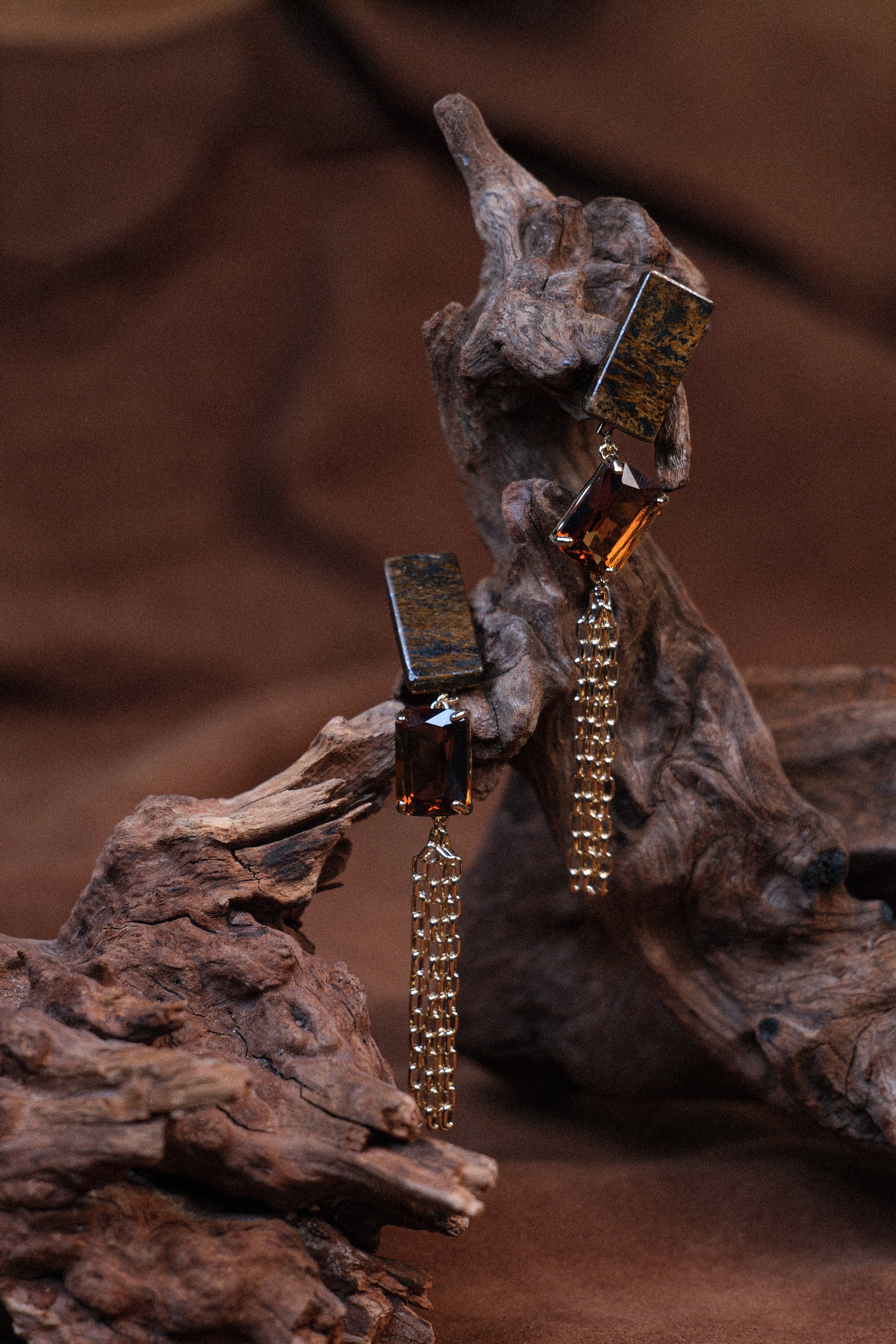 Orecchini con pietra bronzite e catena