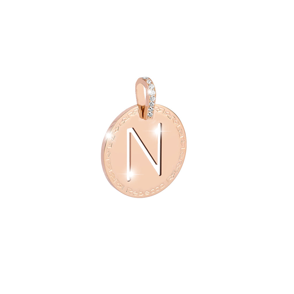 Collana lunga con iniziale grande