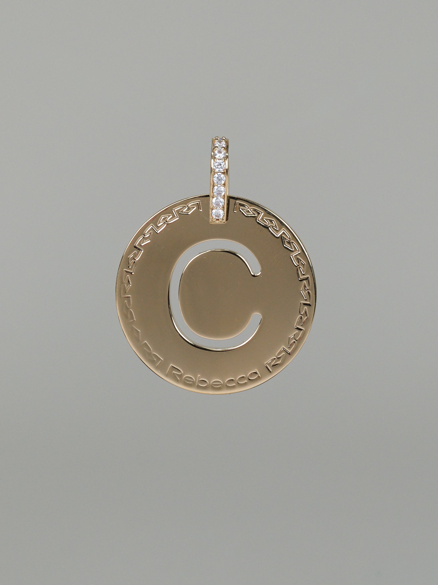 Collana lunga con iniziale grande