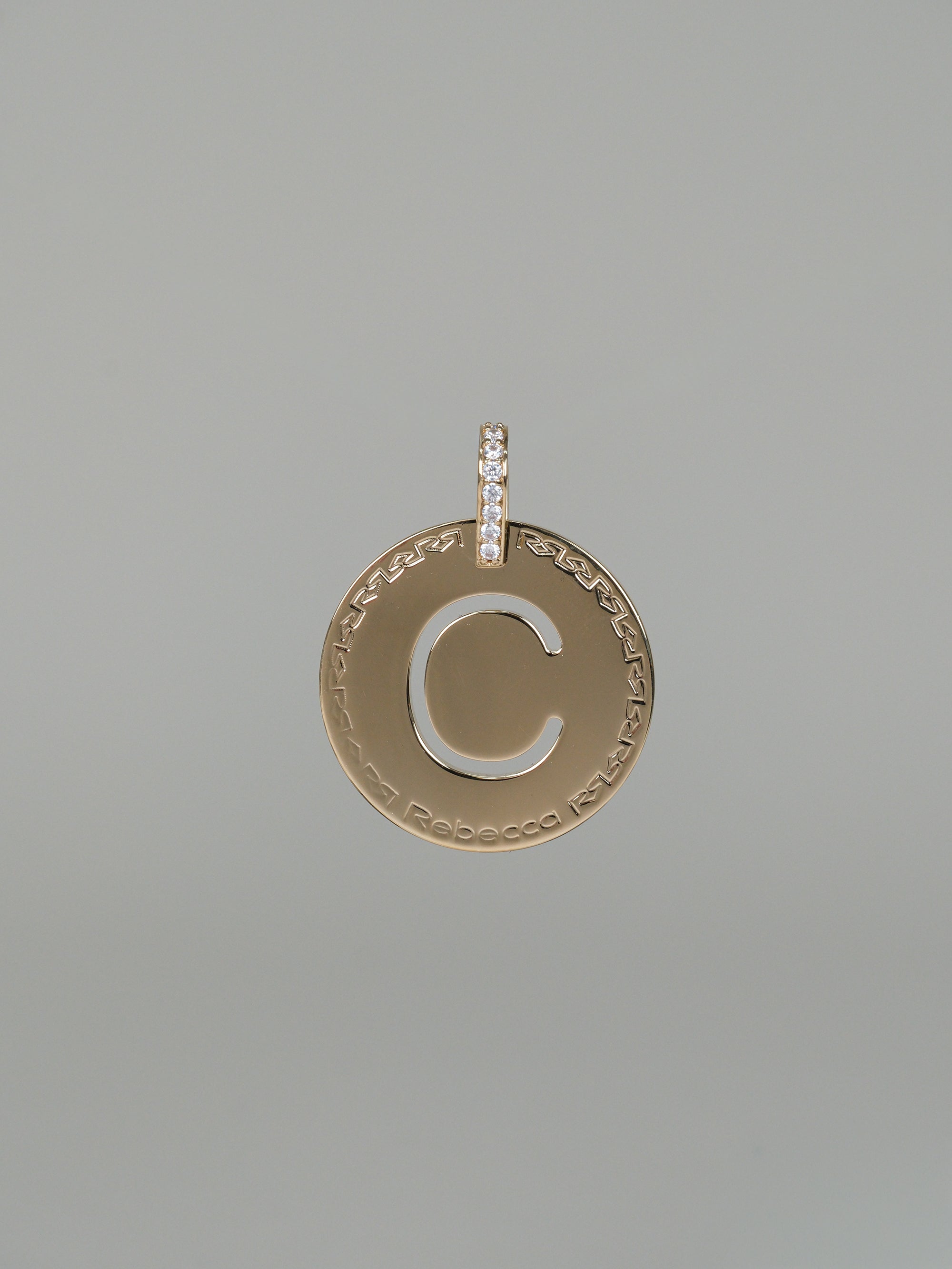 Collana lunga con iniziale grande