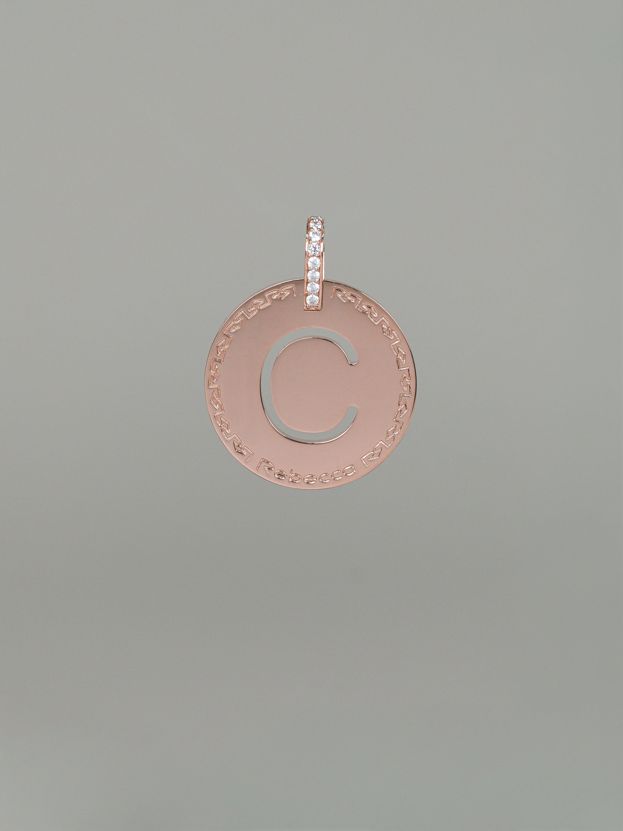 Collana lunga con iniziale grande