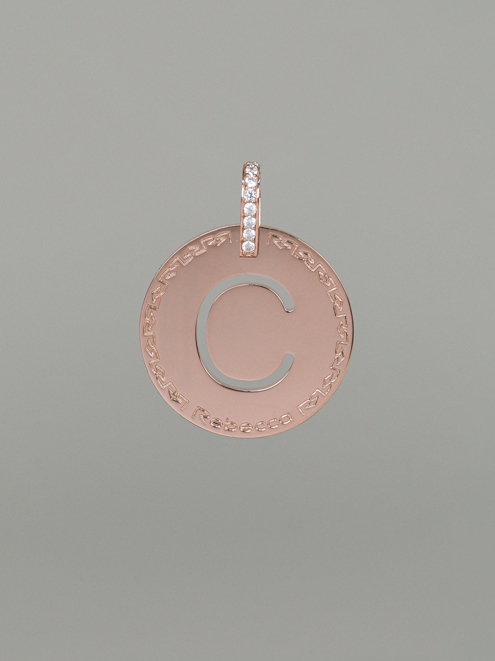 Collana lunga con iniziale grande