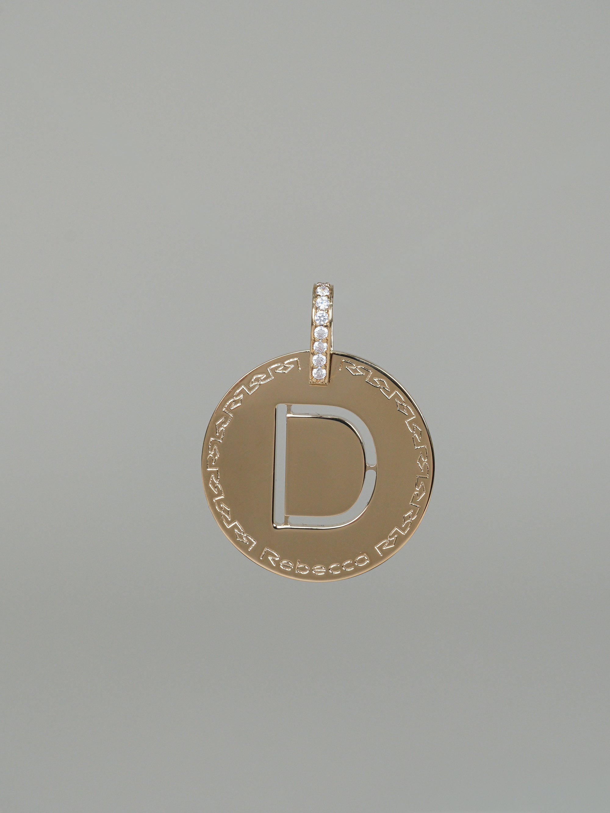 Collana lunga con iniziale grande