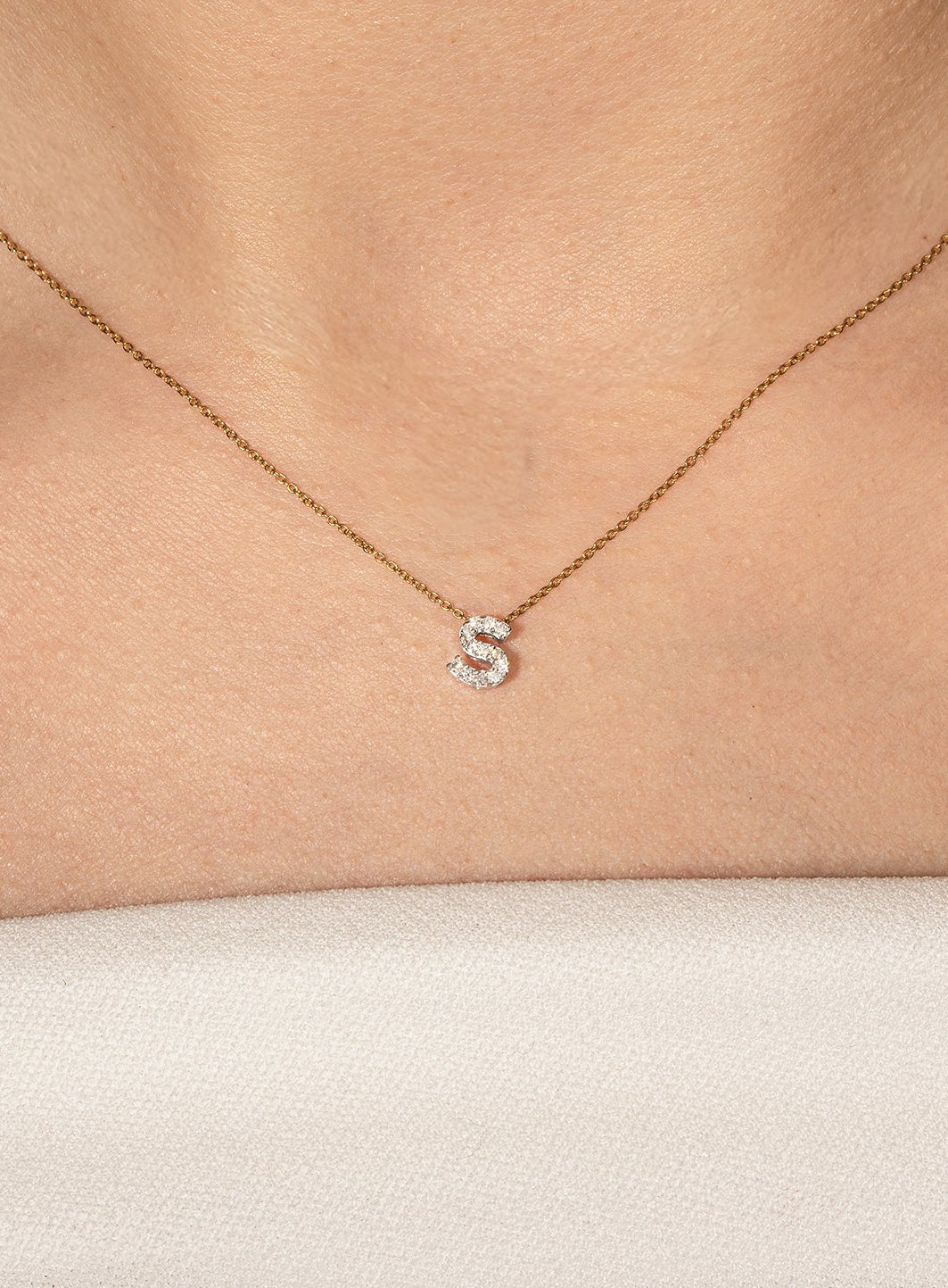 Collana Lux in oro 18kt e diamanti con Iniziale