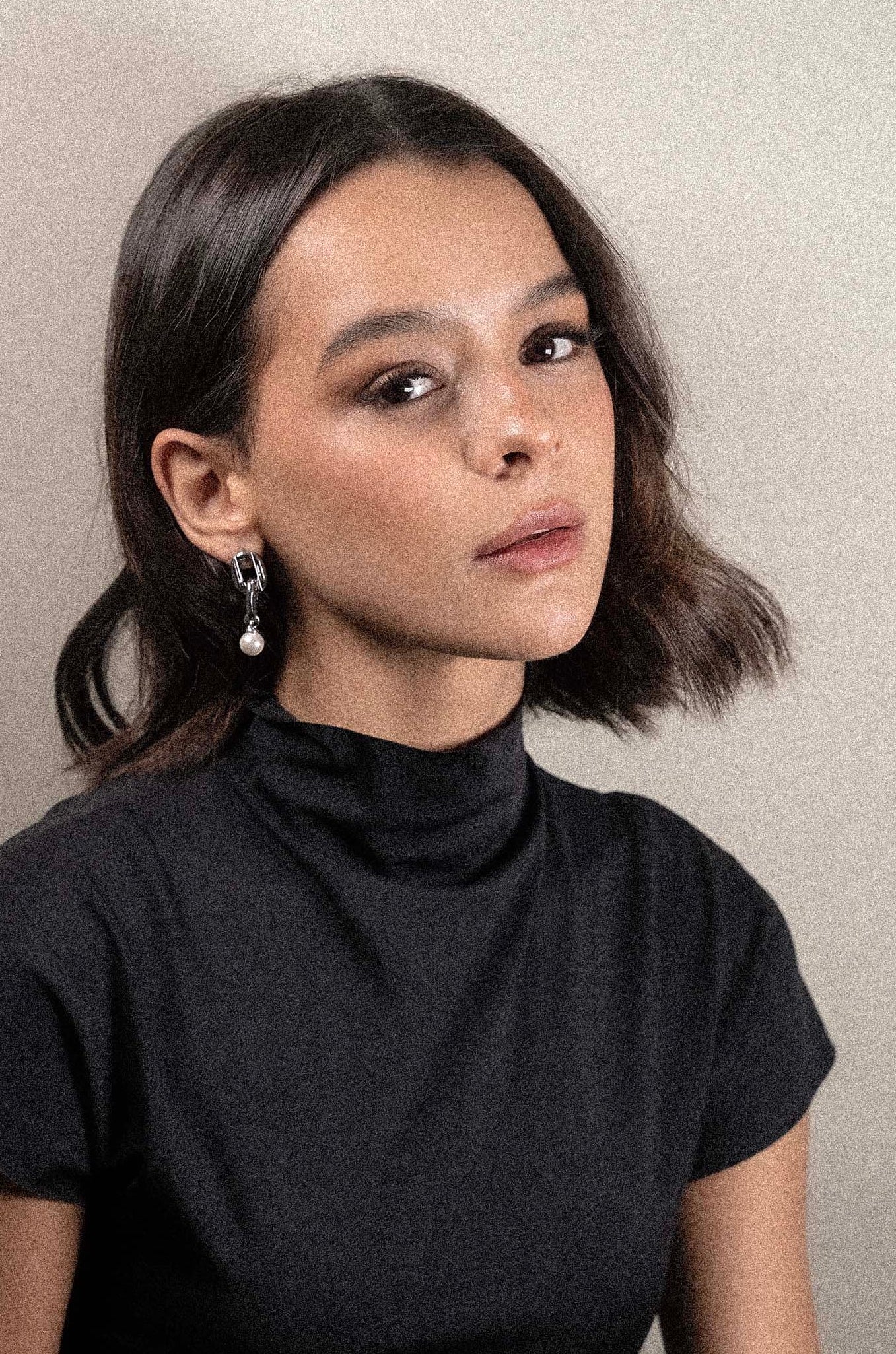 Orecchini pendenti e perle