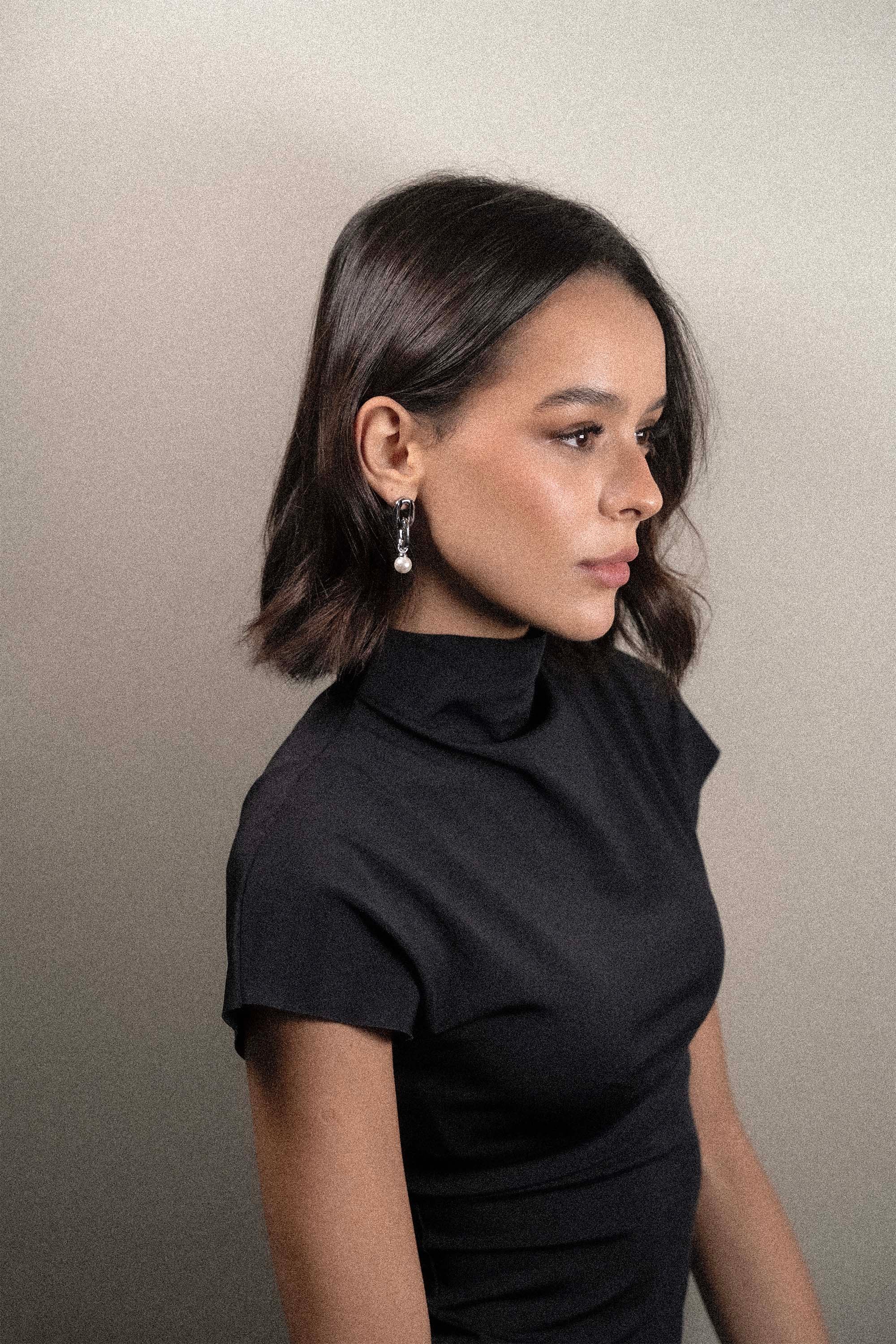 Orecchini pendenti e perle