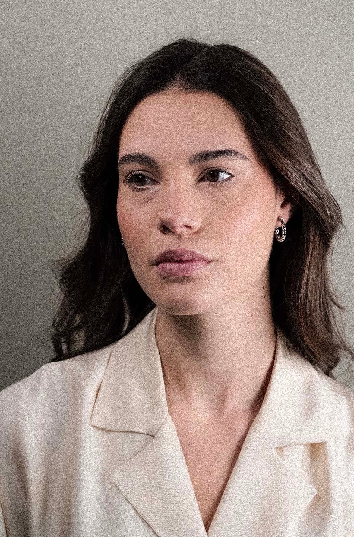 Orecchini cerchio con zirconi neri