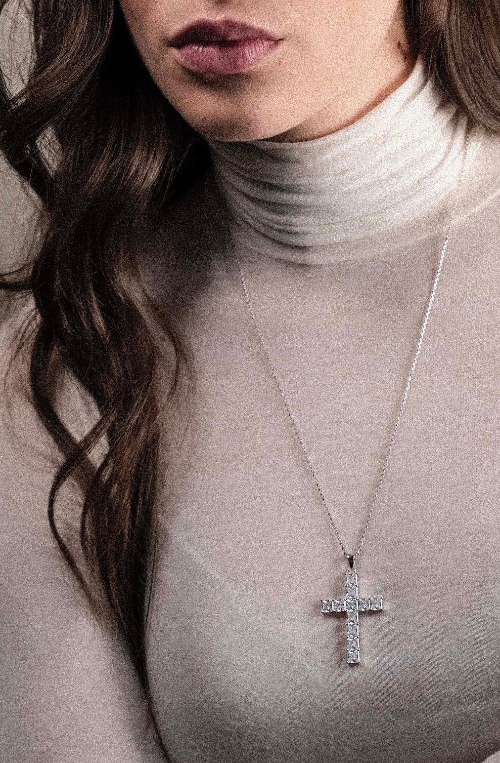 Collana con croce geometrica