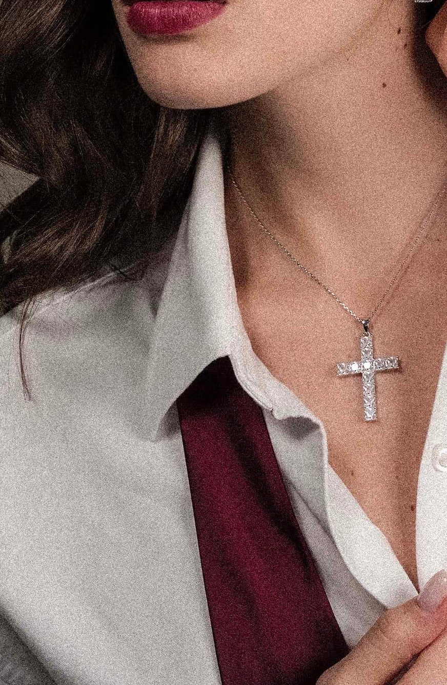 Collana con croce geometrica