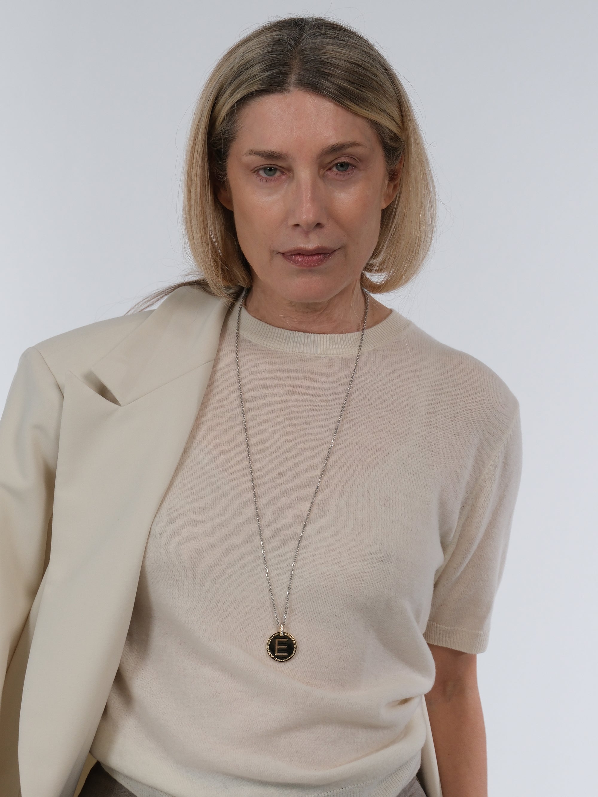 Collana lunga con iniziale grande