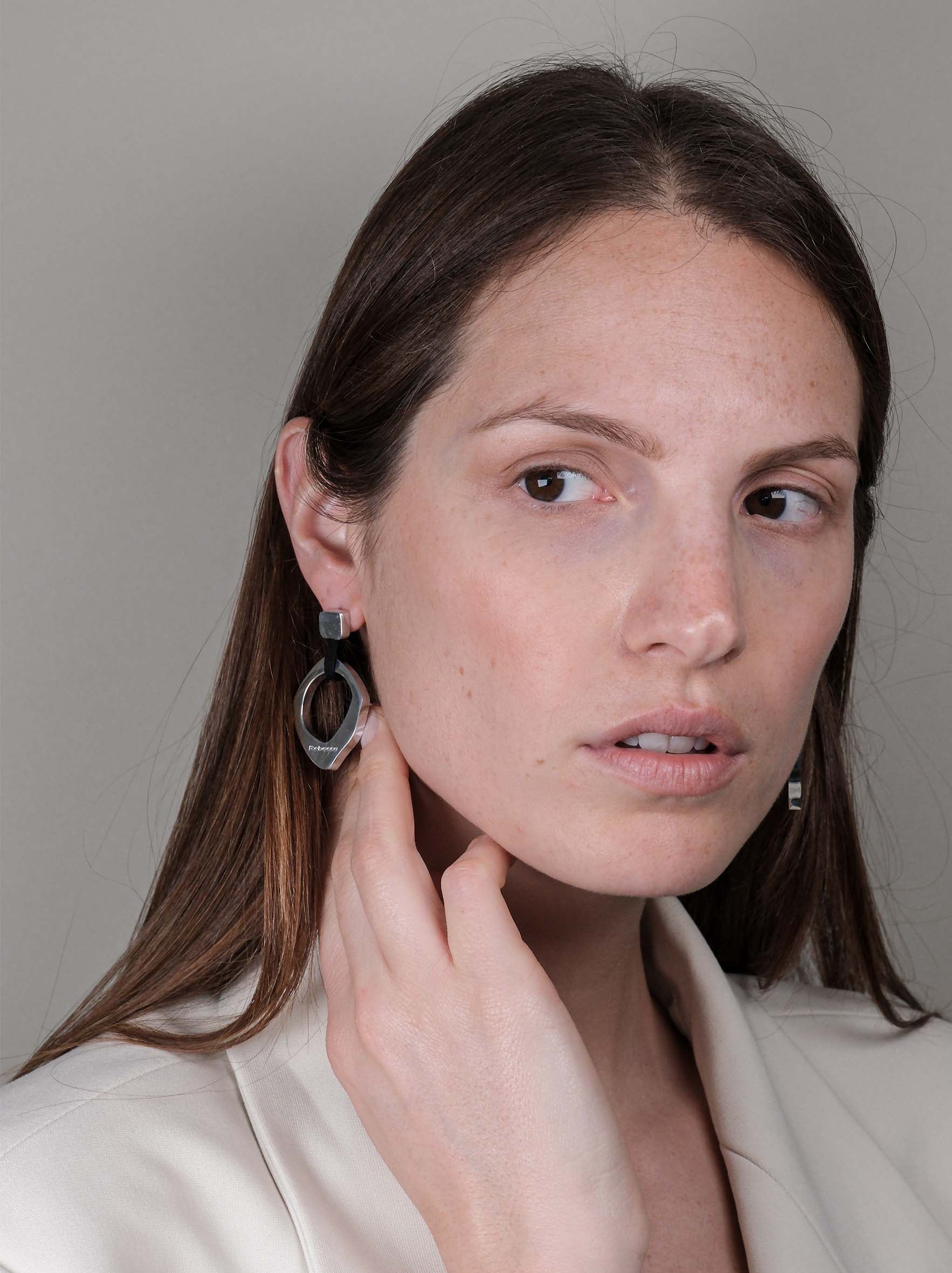 Orecchini pendente cerchio irregolare