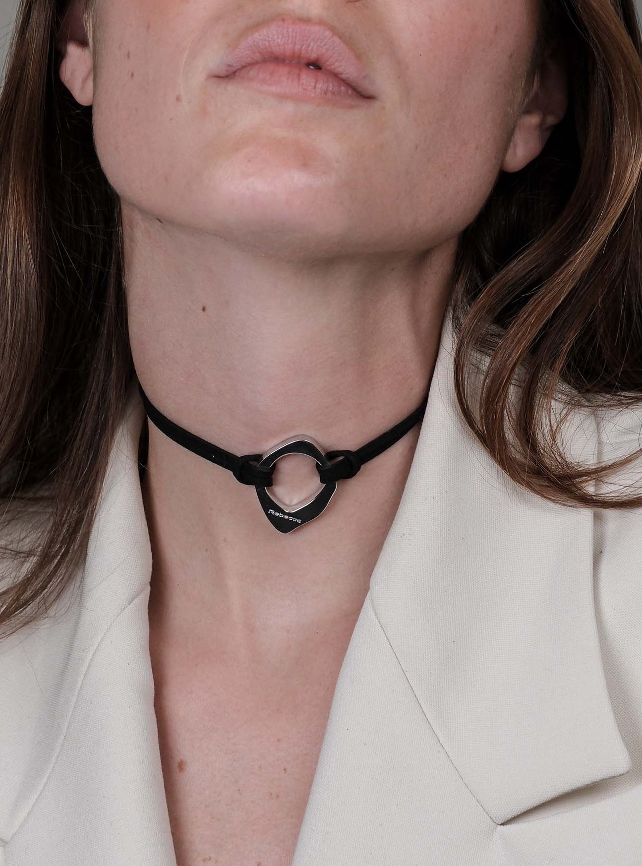 Collana choker con cerchio irregolare