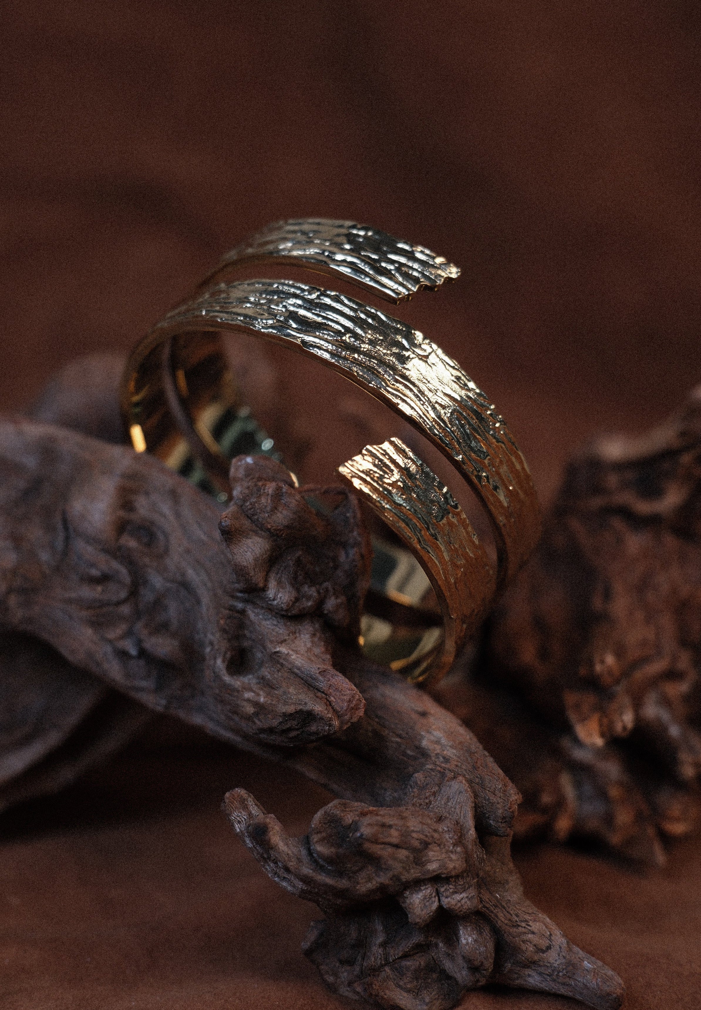 Bracciale rigido ricciolo