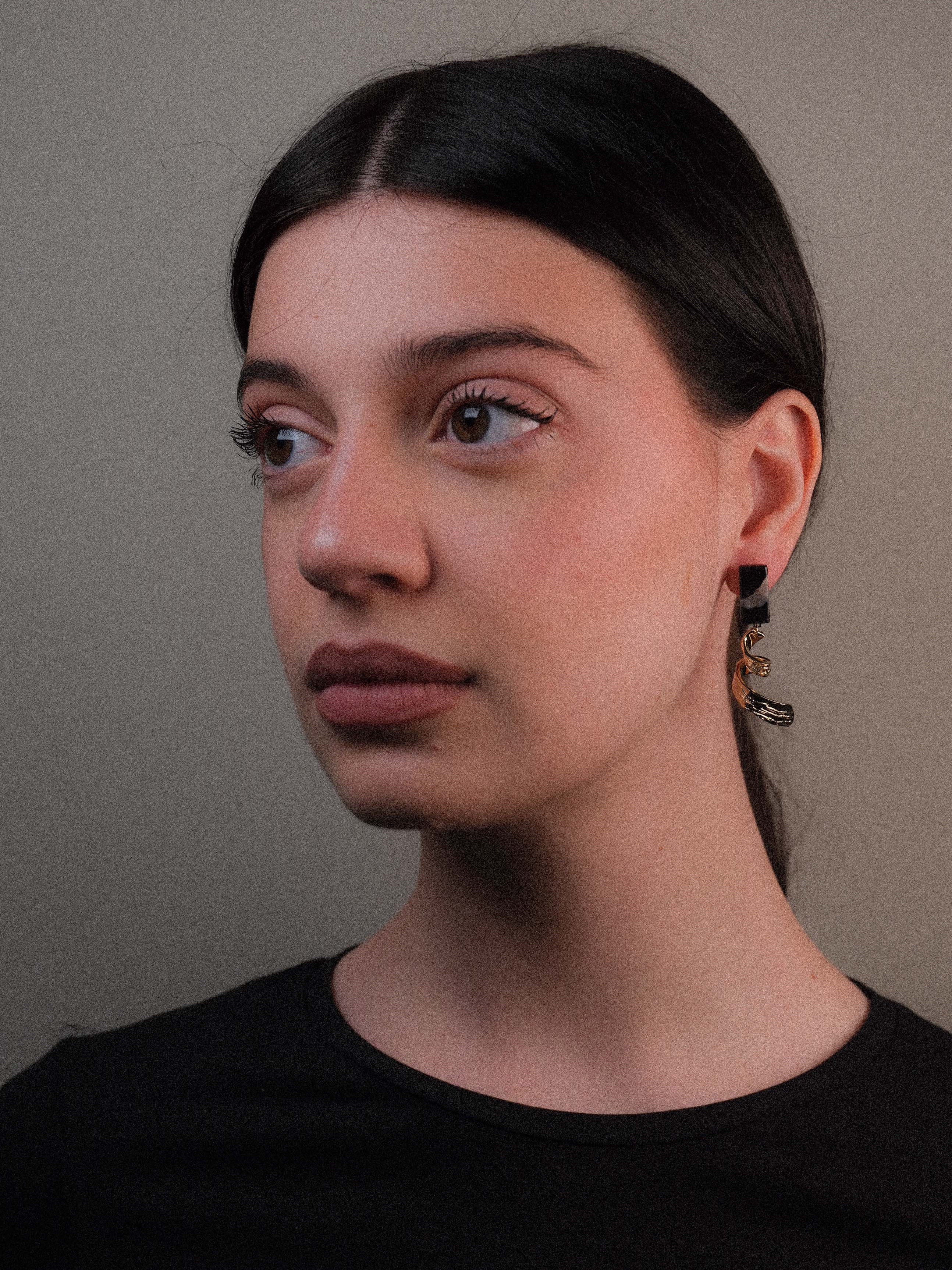 Orecchini pendenti ricciolo con pietra naturale