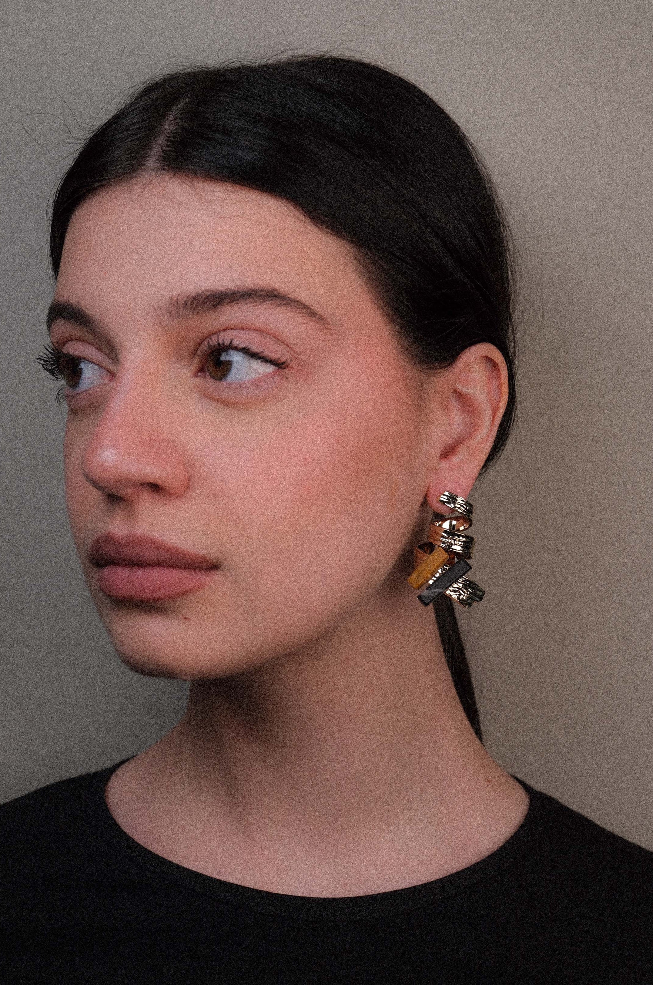 Orecchini pendenti ricciolo con pietre naturali