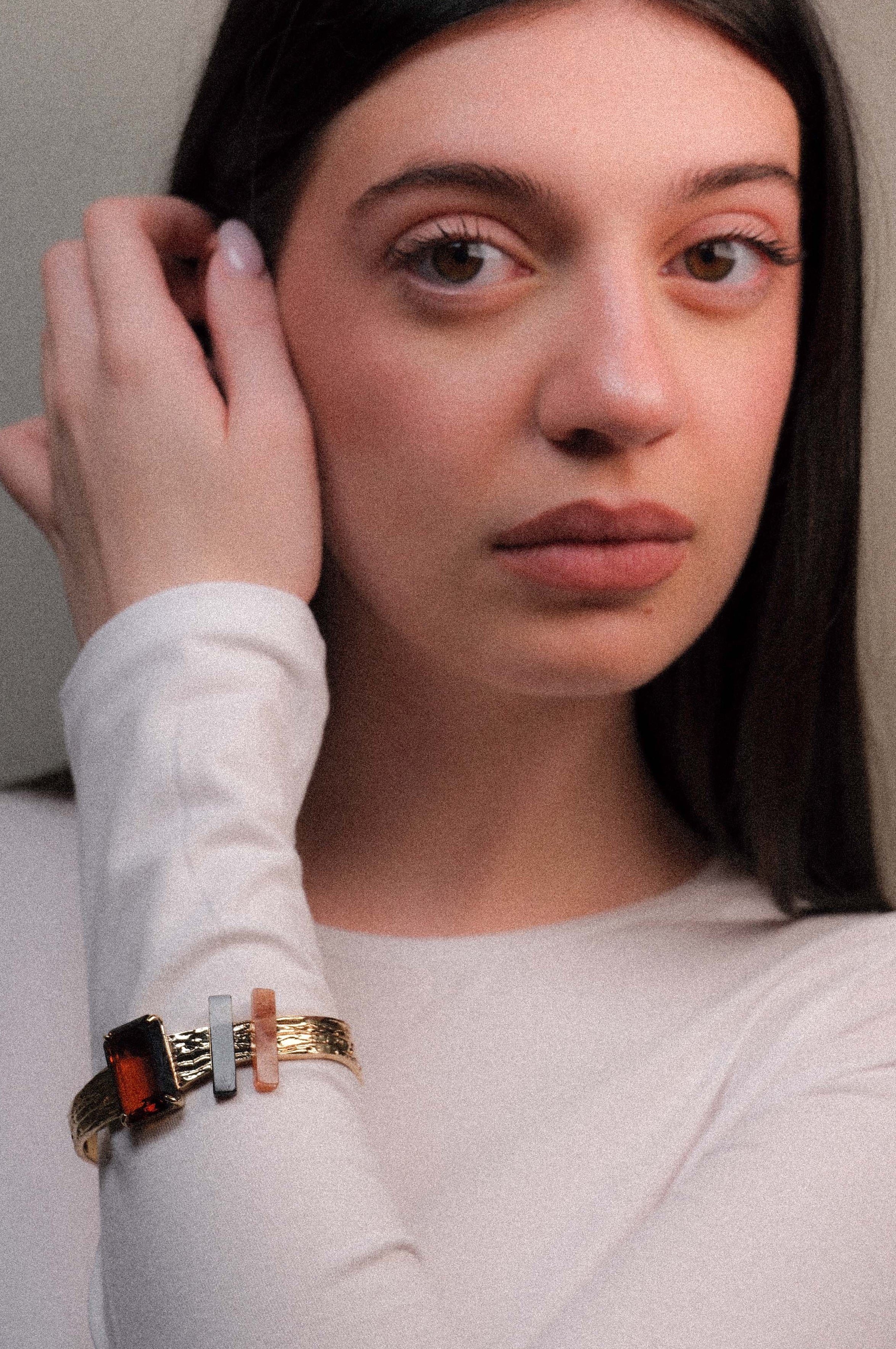 Bracciale rigido con pietre