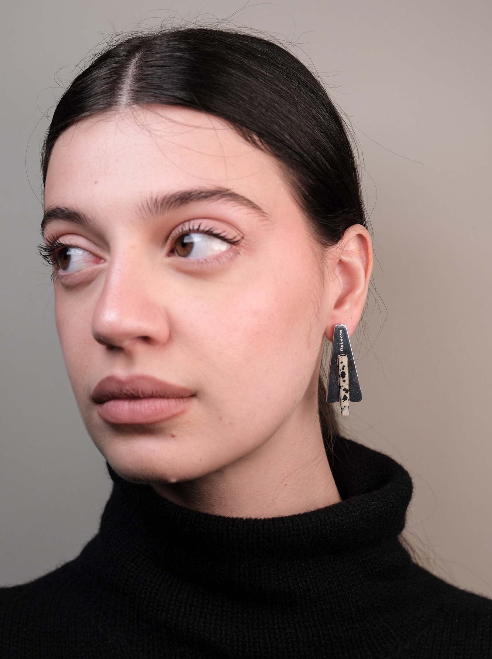 Orecchini piramide con pietra naturale