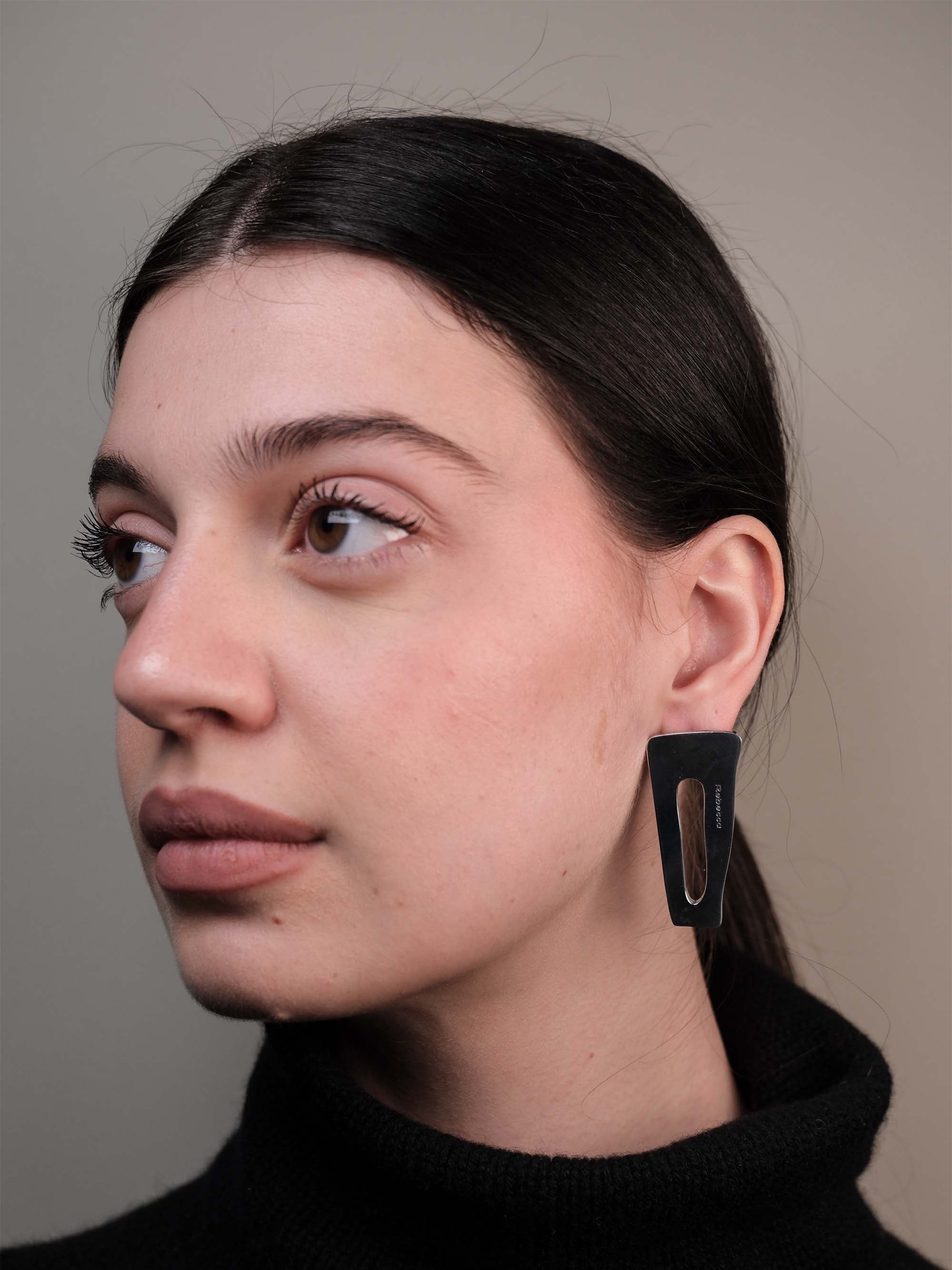 Orecchini triangolo irregolare invertito grande