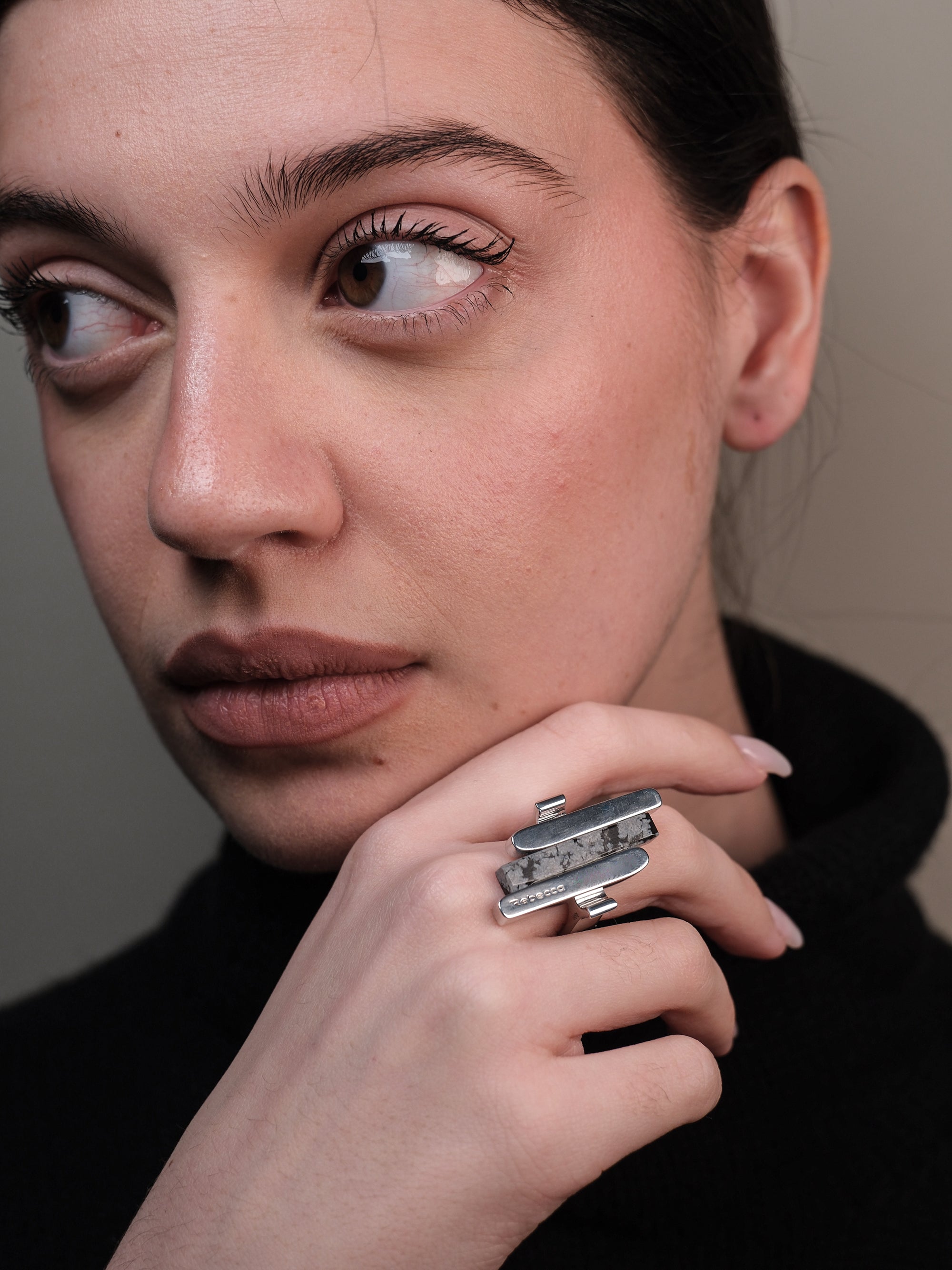 Anello barrette e pietra naturale