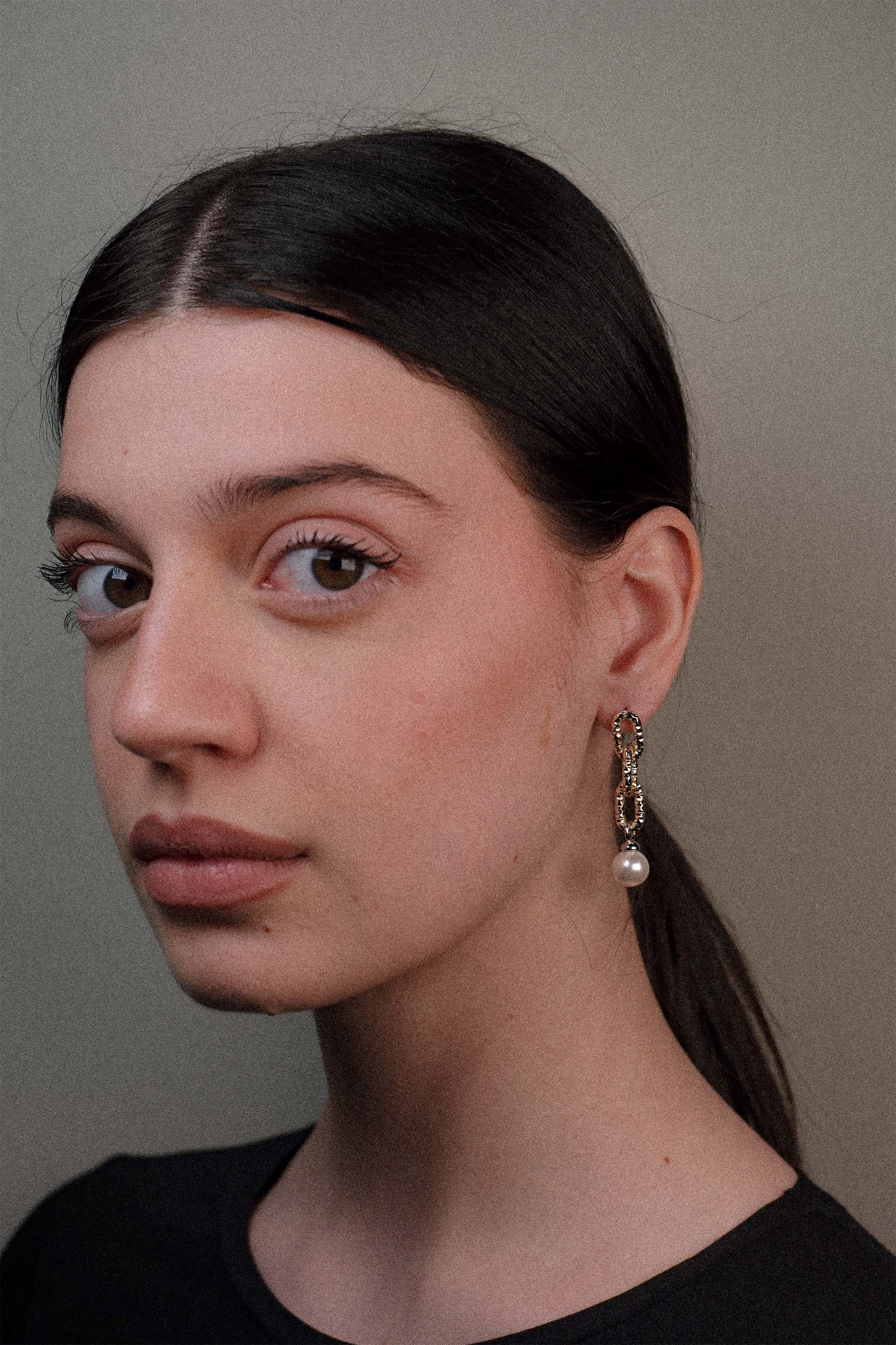 Orecchini pendenti con perla