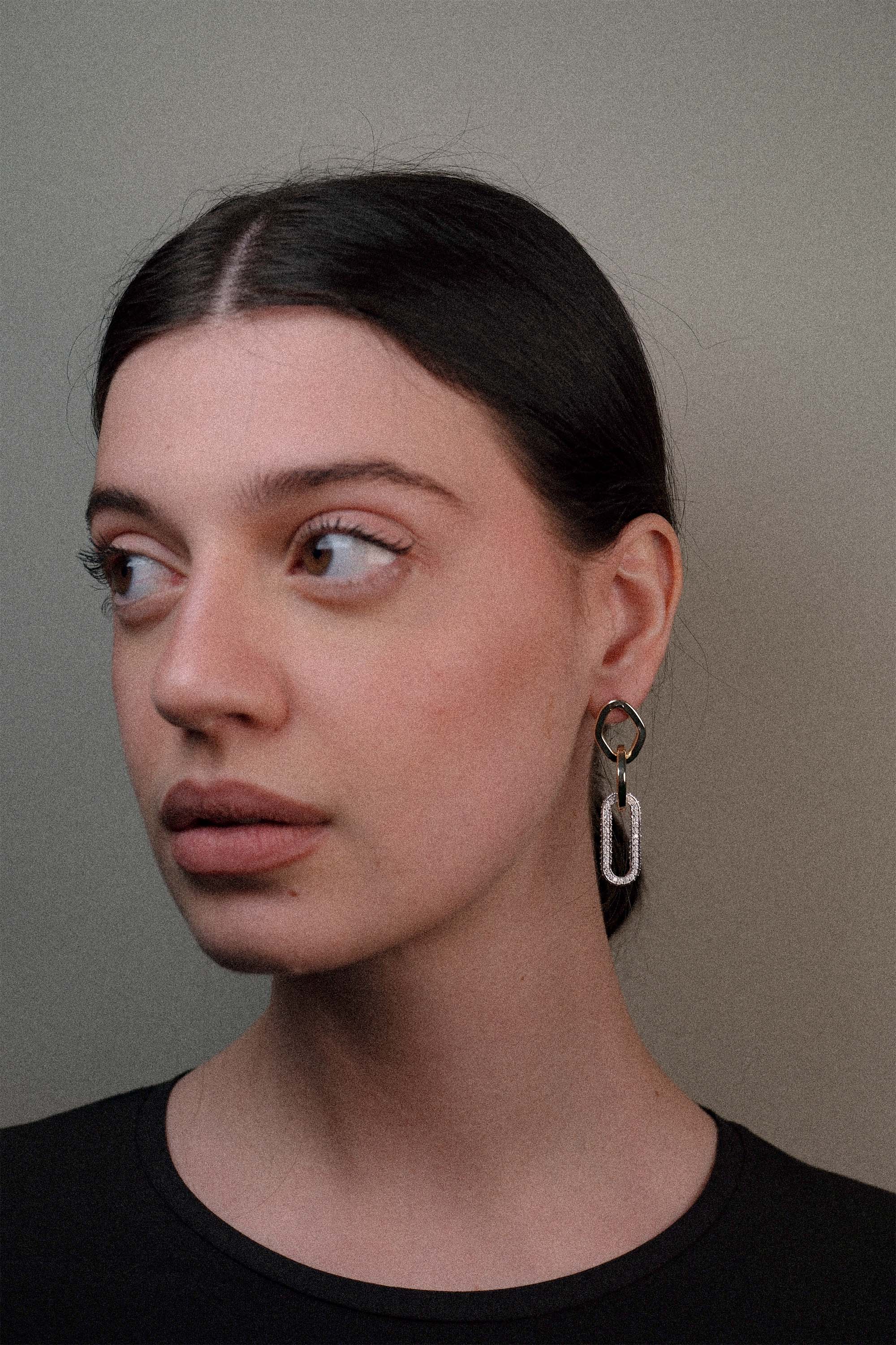 Orecchini pendenti con zirconi