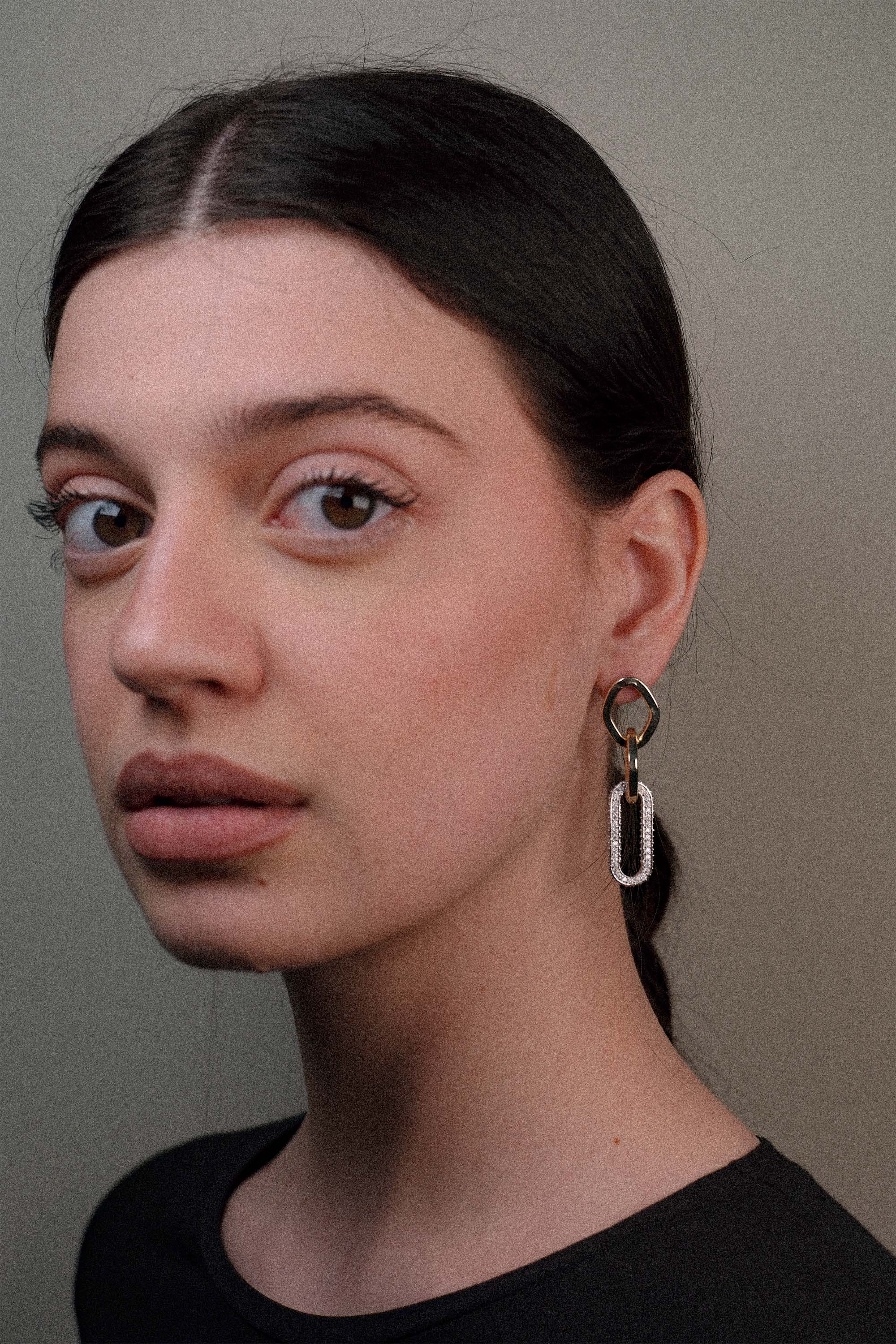 Orecchini pendenti con zirconi