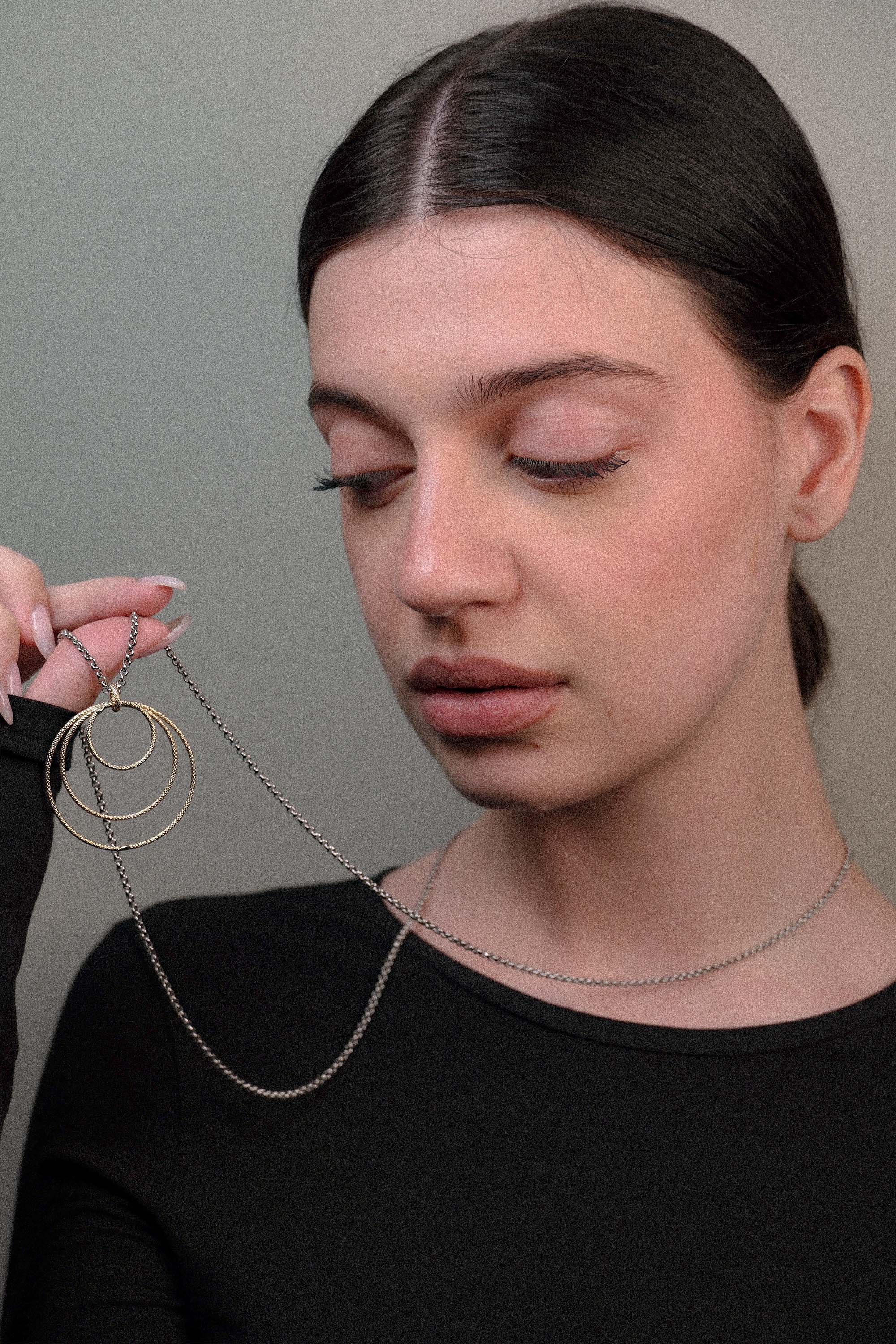 Collana con pendente cerchi