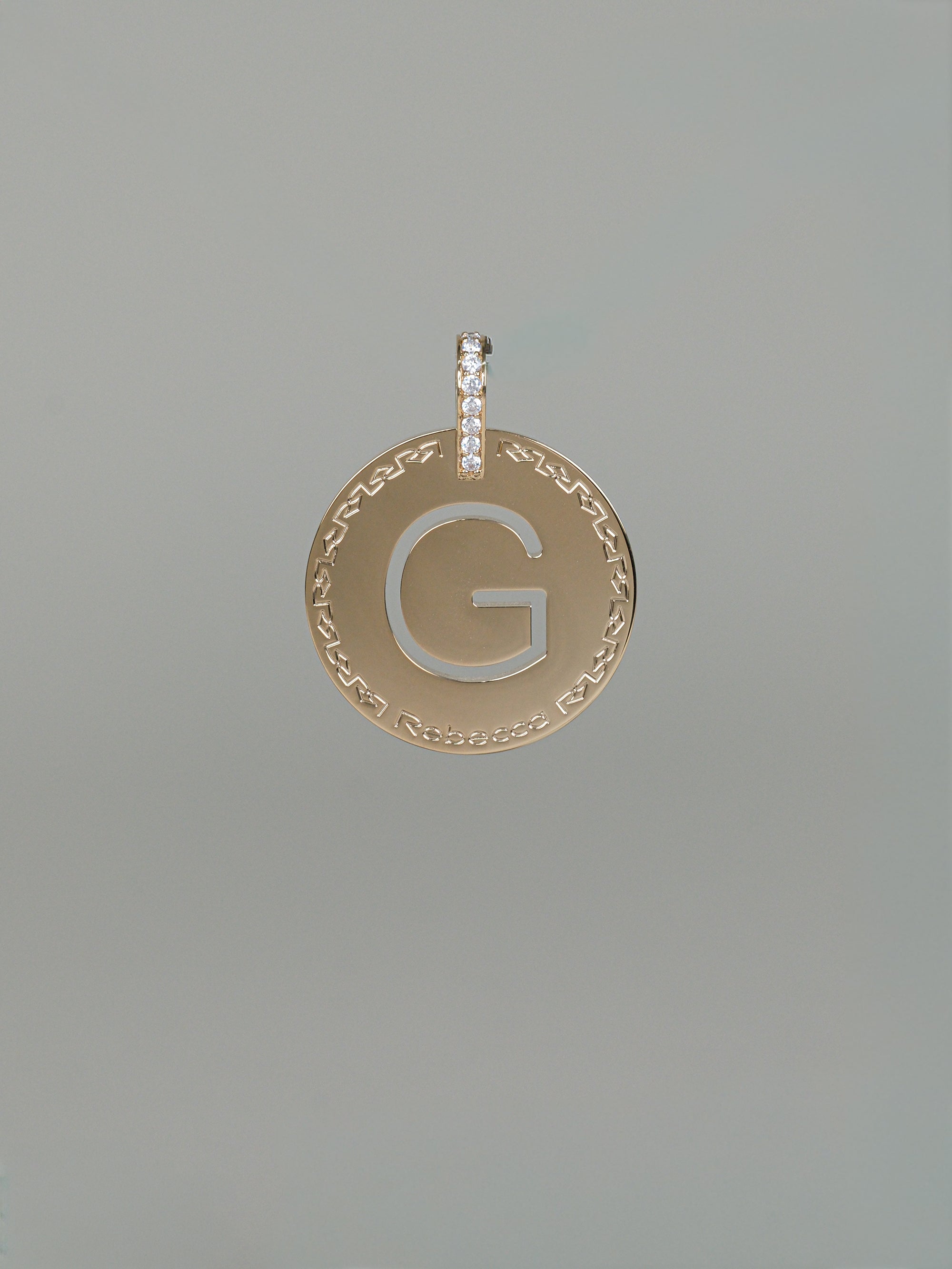 Collana lunga con iniziale grande