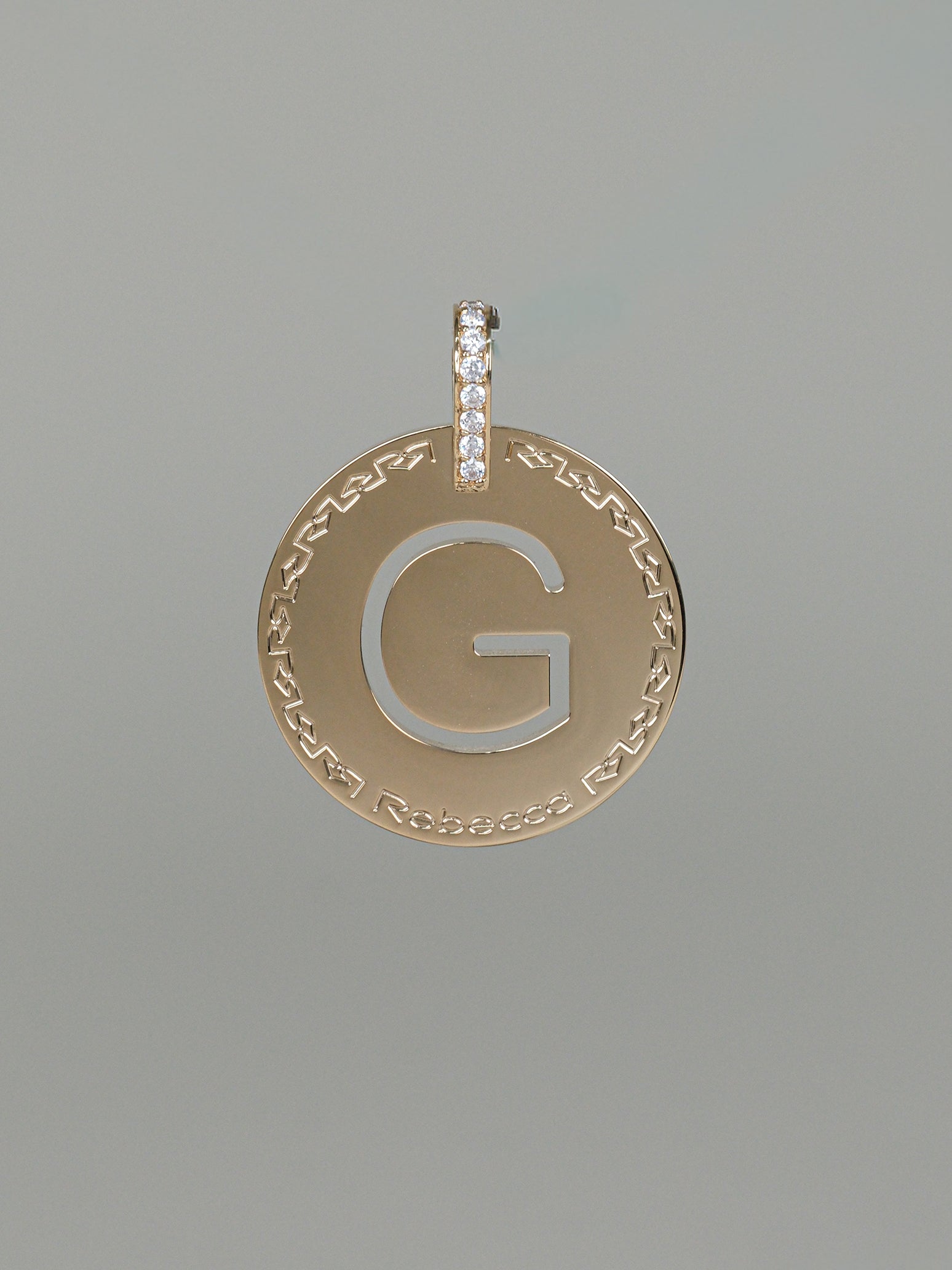Collana lunga con iniziale grande