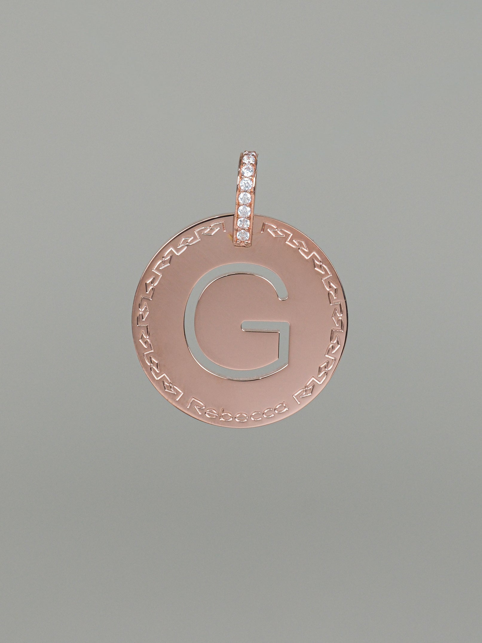 Collana lunga con iniziale grande