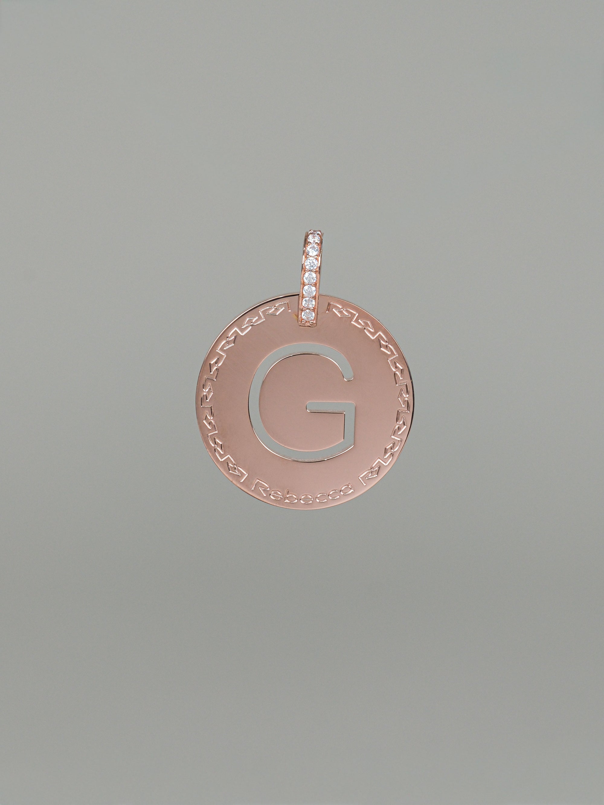 Collana lunga con iniziale grande