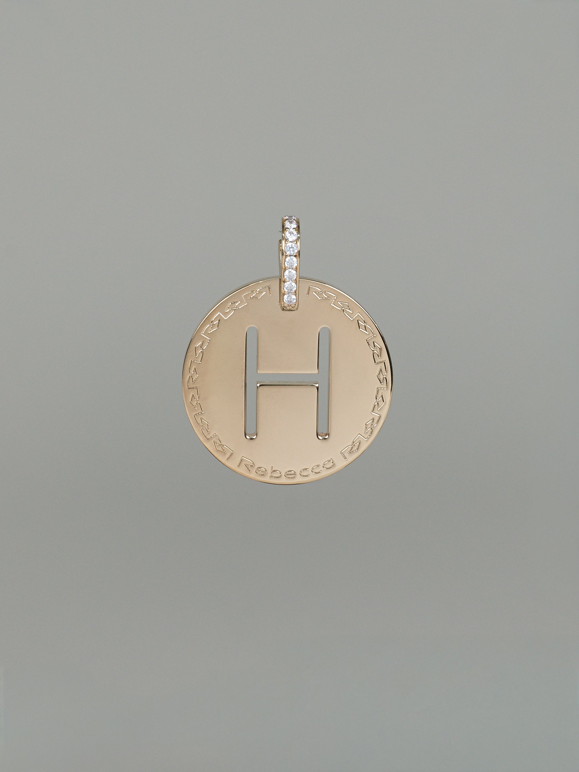 Collana lunga con iniziale grande