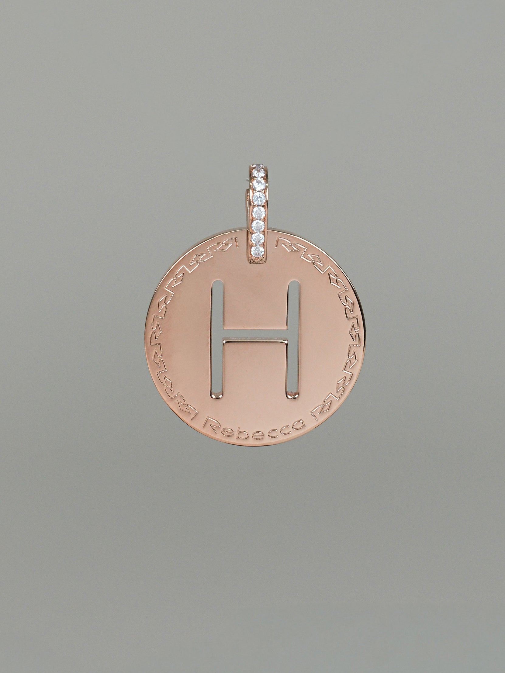 Collana lunga con iniziale grande