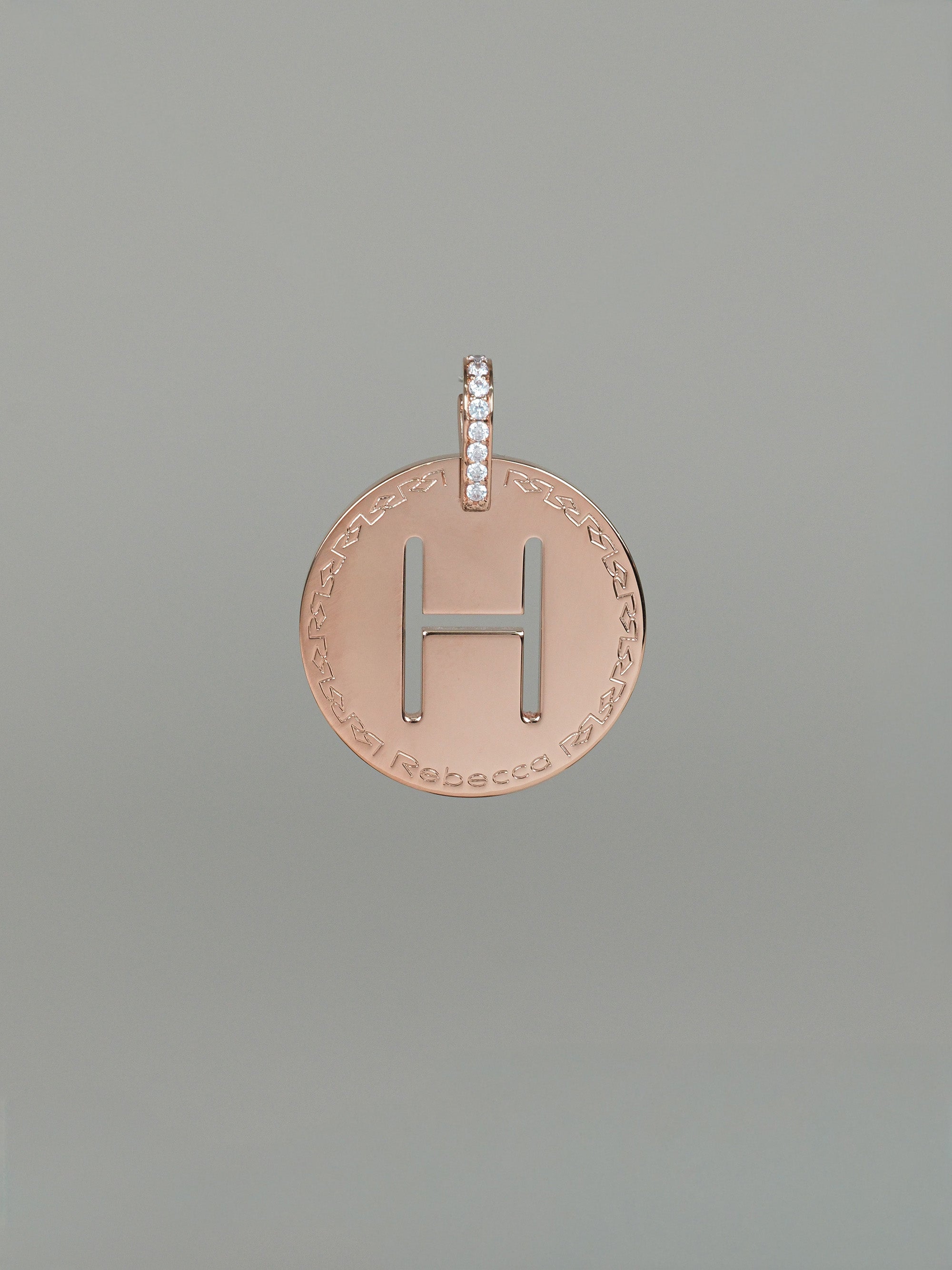 Collana lunga con iniziale grande