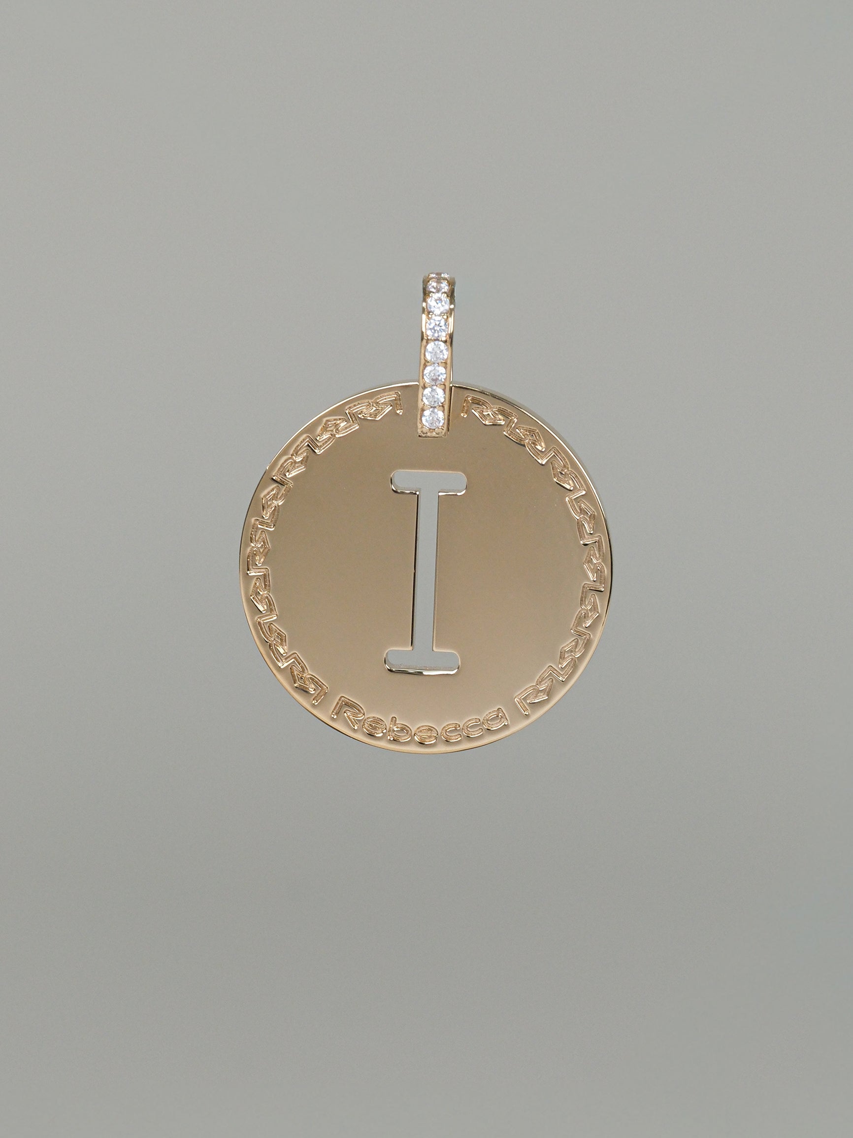 Collana lunga con iniziale grande