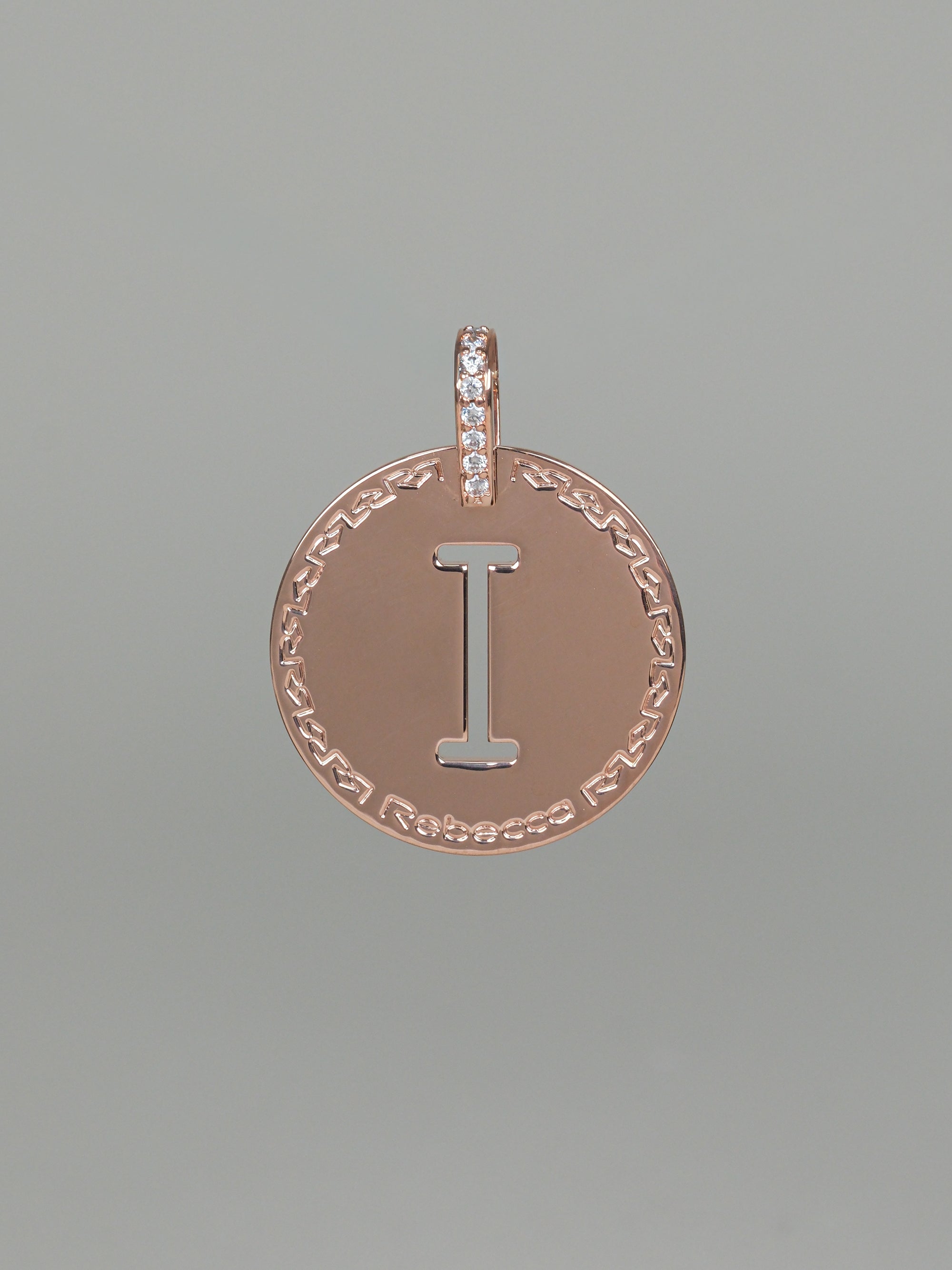 Collana lunga con iniziale grande