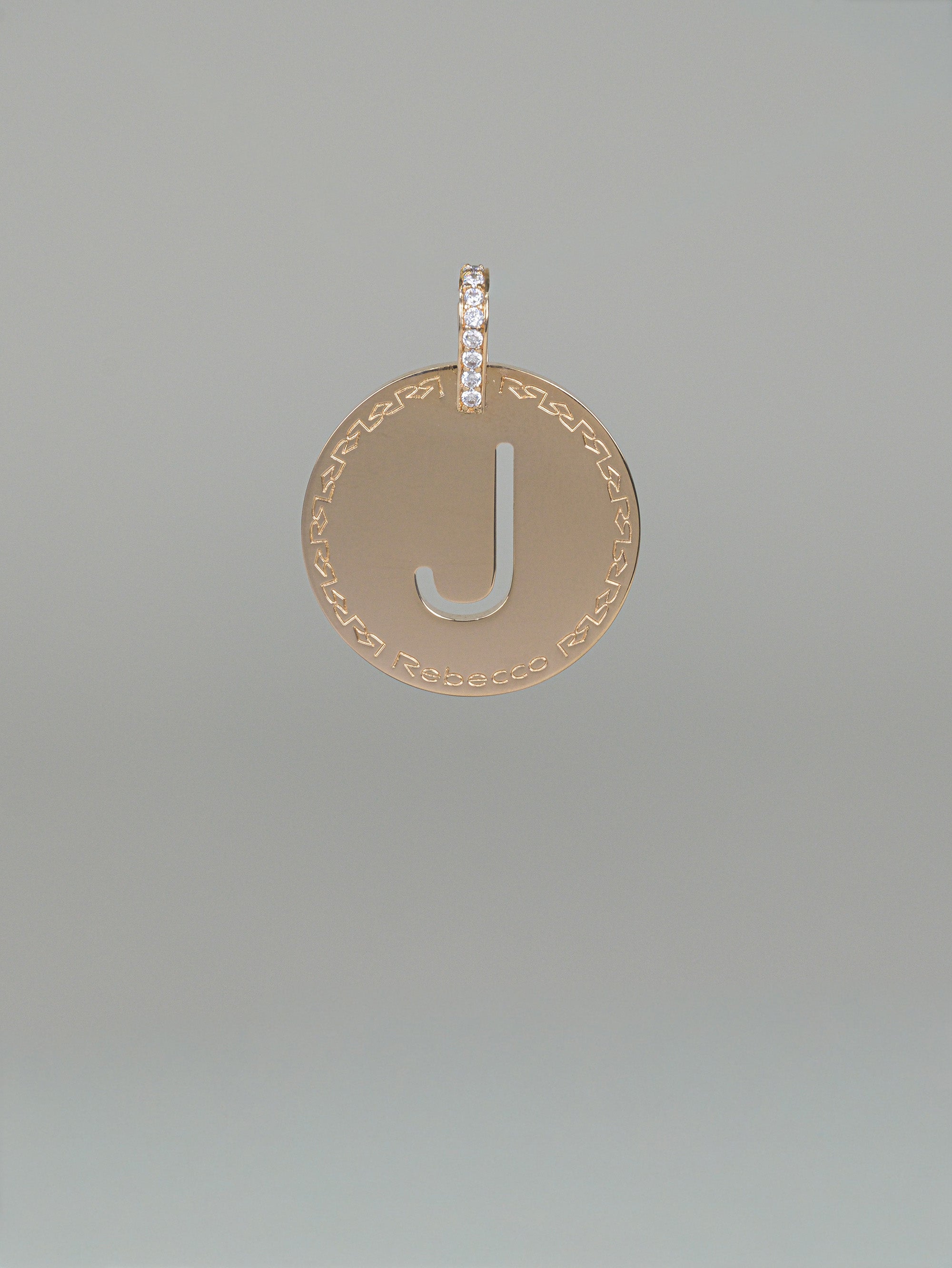 Collana lunga con iniziale grande