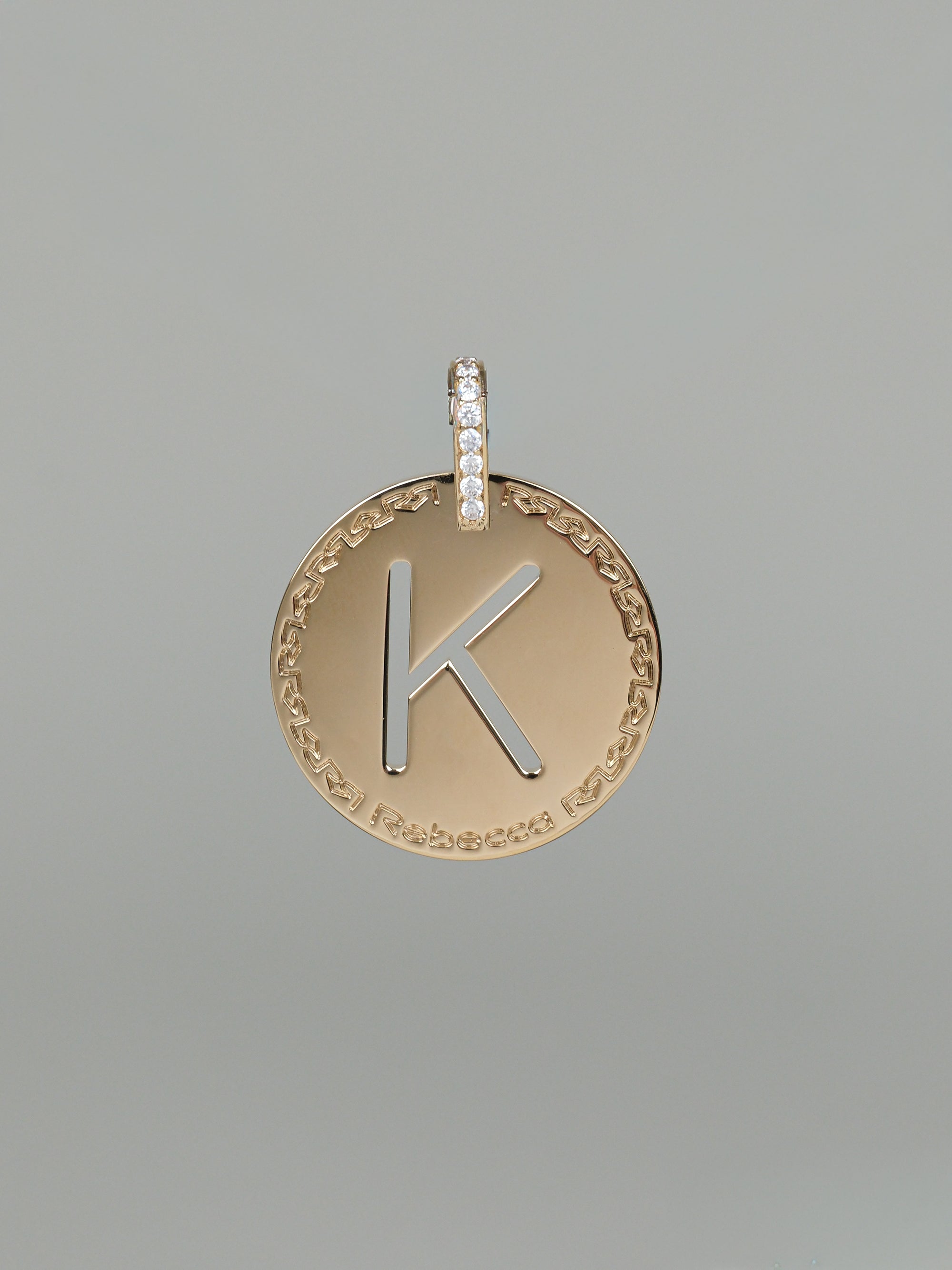 Collana lunga con iniziale grande