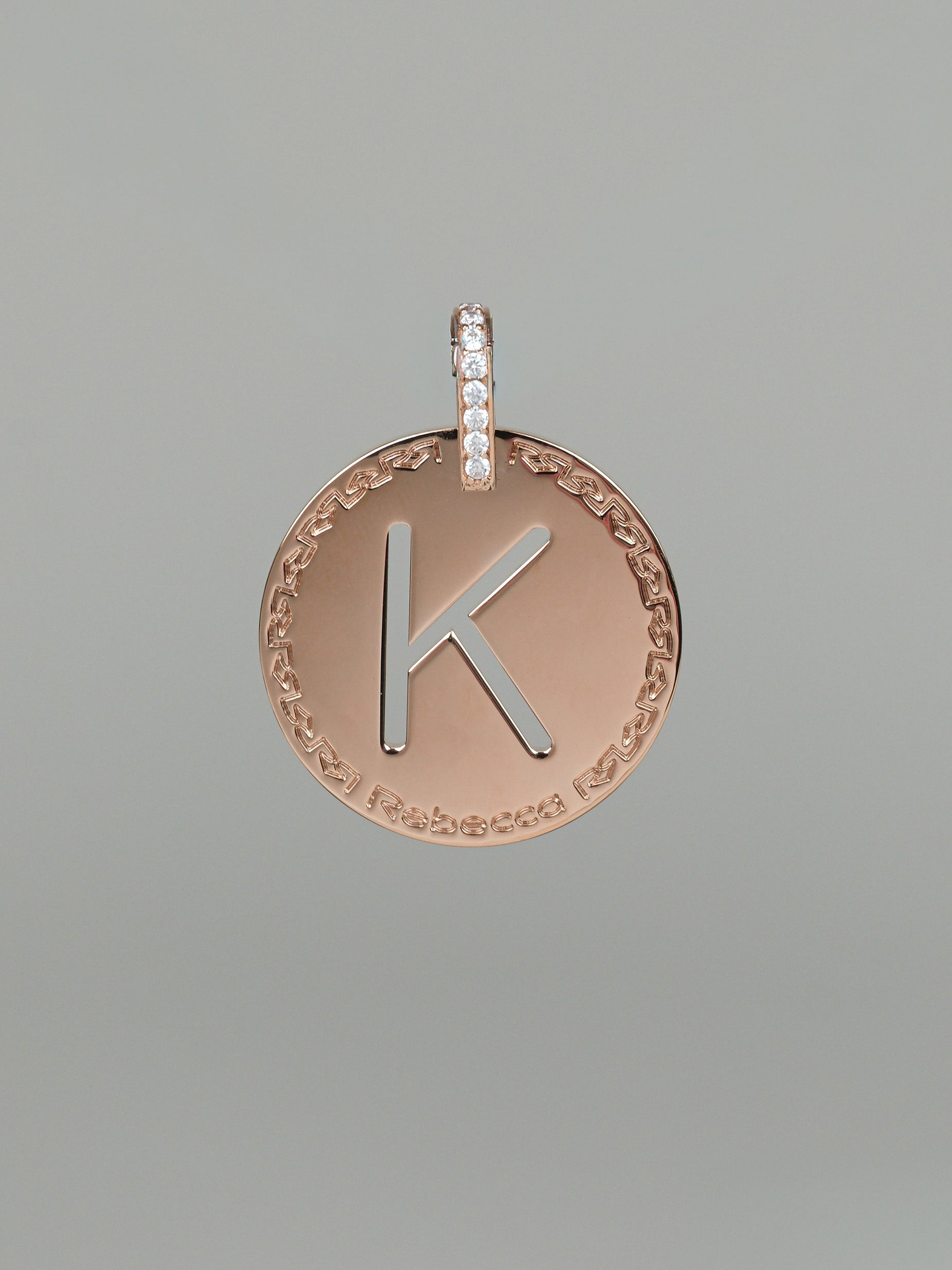 Collana lunga con iniziale grande