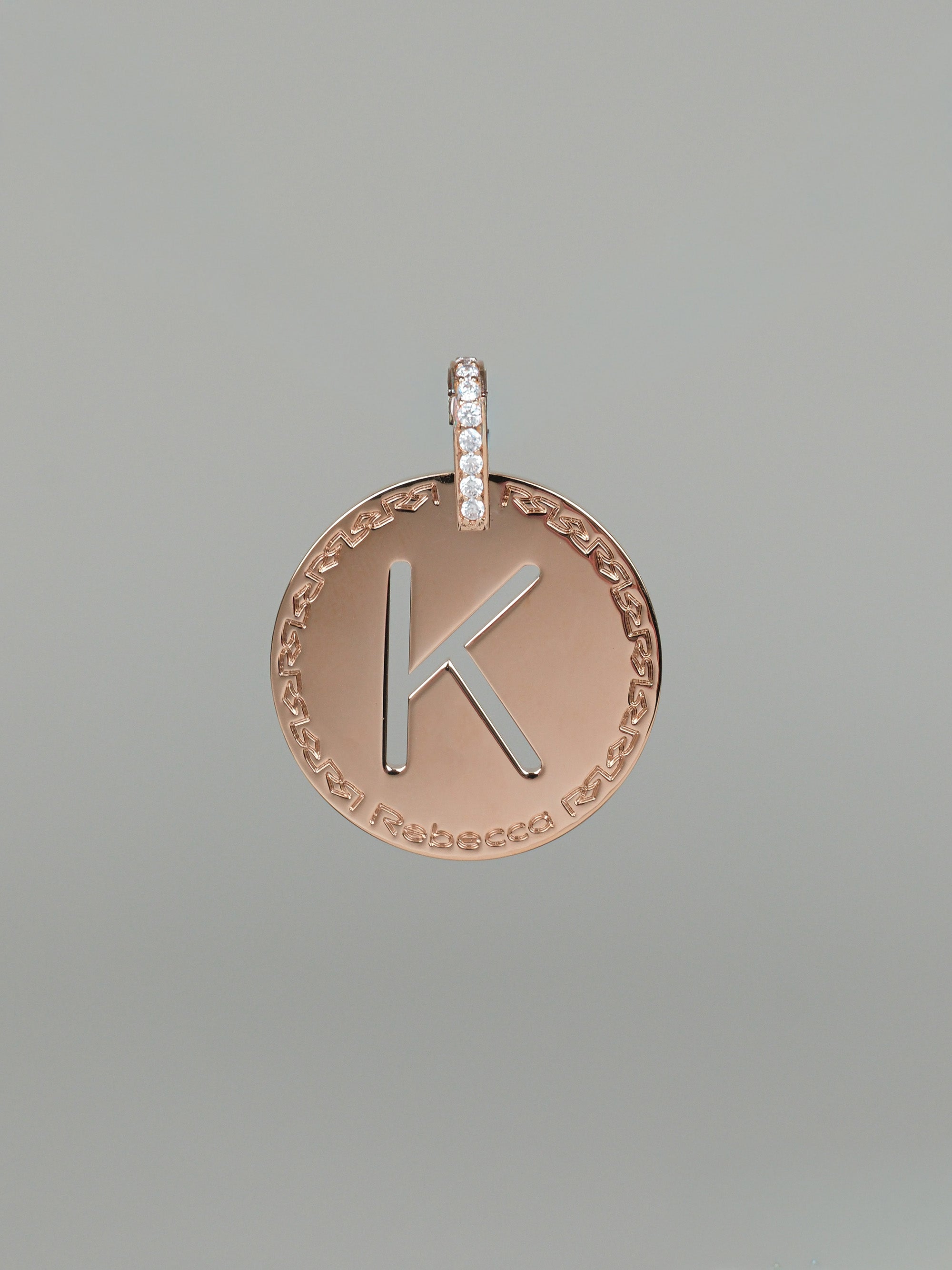 Collana lunga con iniziale grande