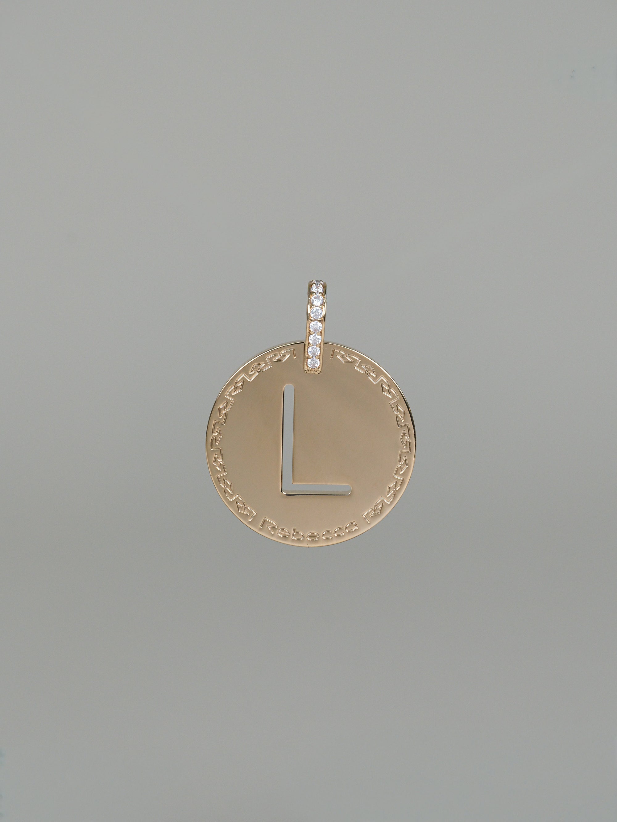 Collana lunga con iniziale grande