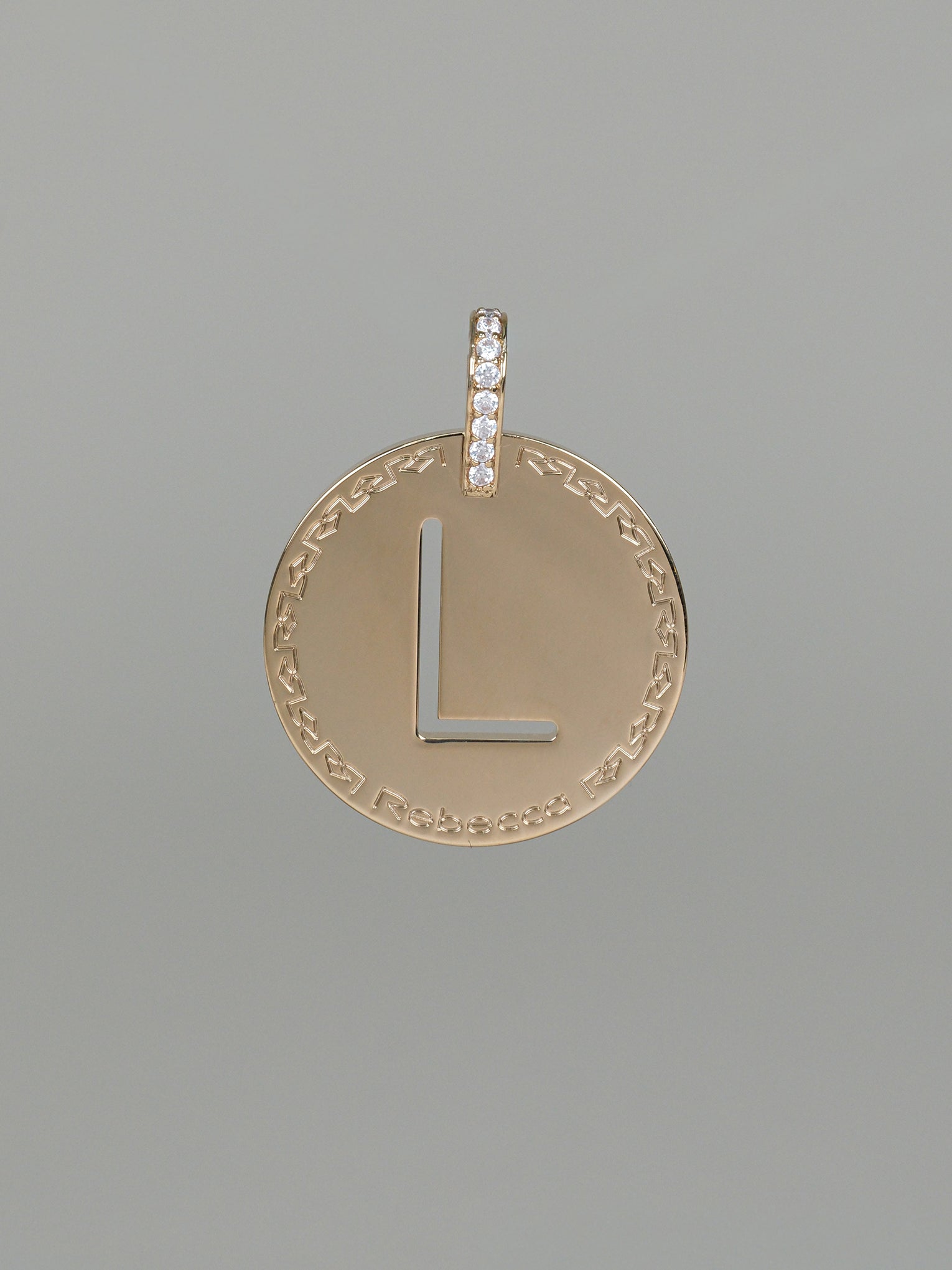 Collana lunga con iniziale grande