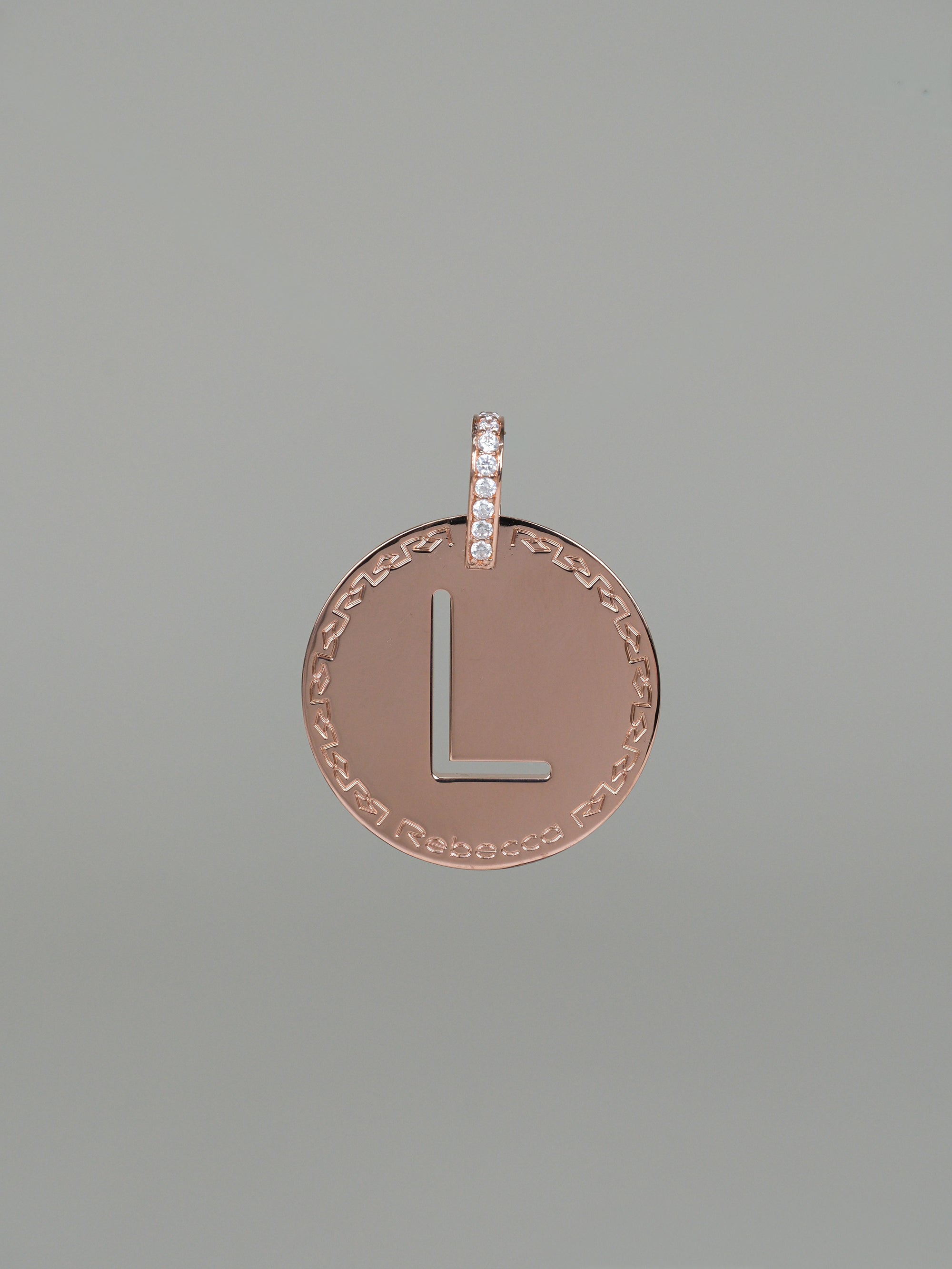 Collana lunga con iniziale grande